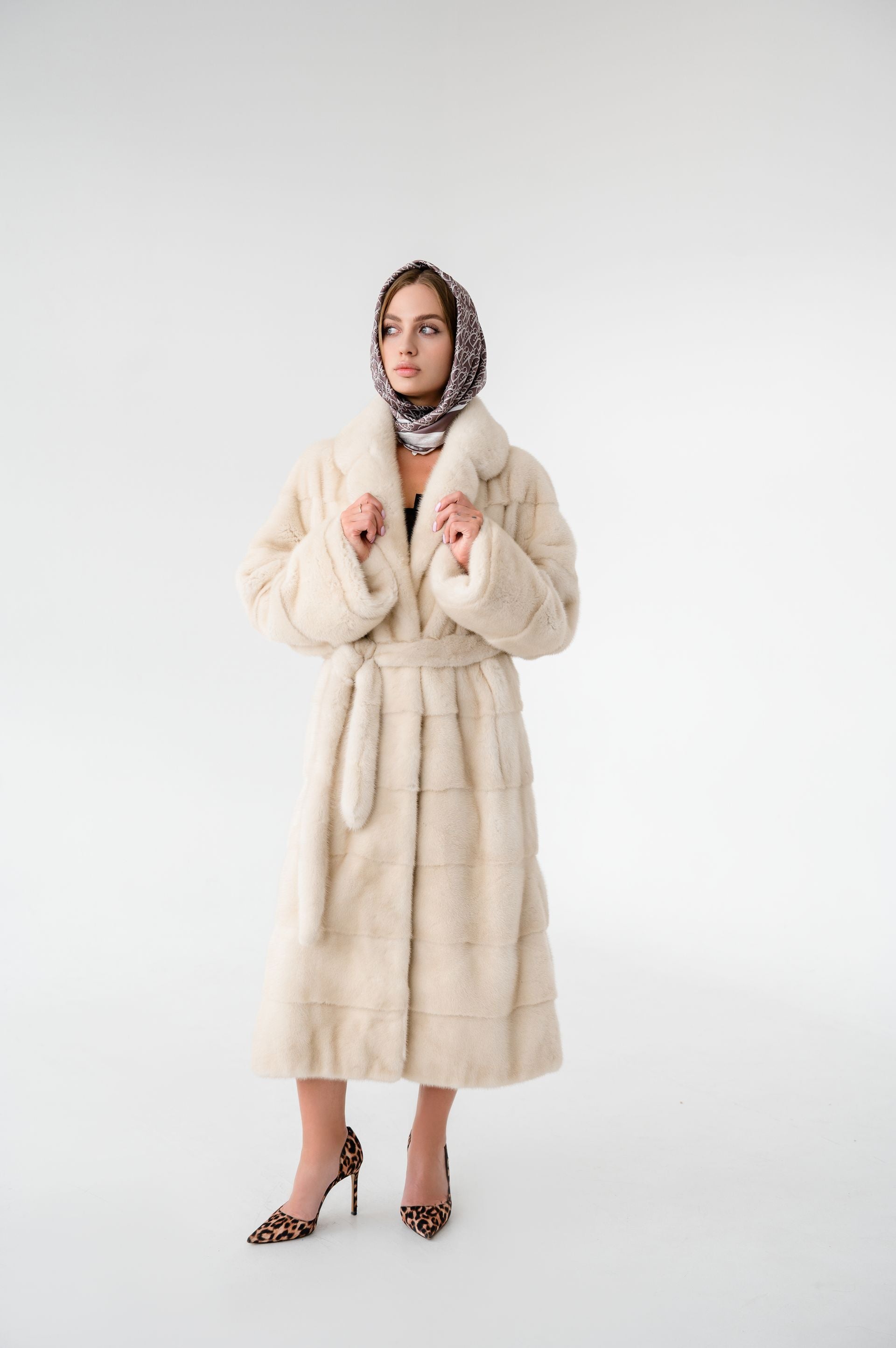 Шуба з хутра норки кольору «natural pearl» – поперечка, 110 см