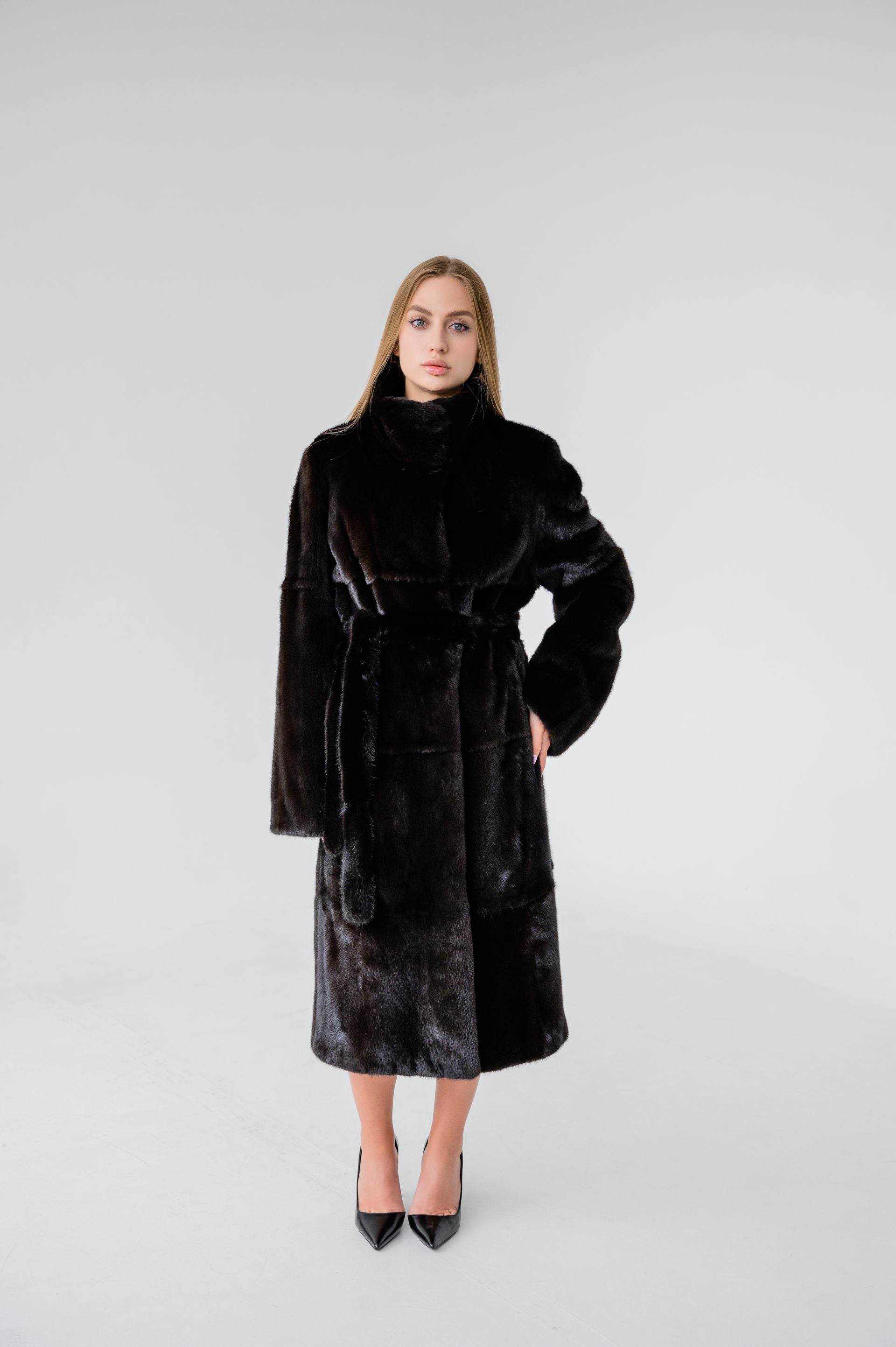 Шуба із хутра норки Black Velvet зі стійкою – 110 см
