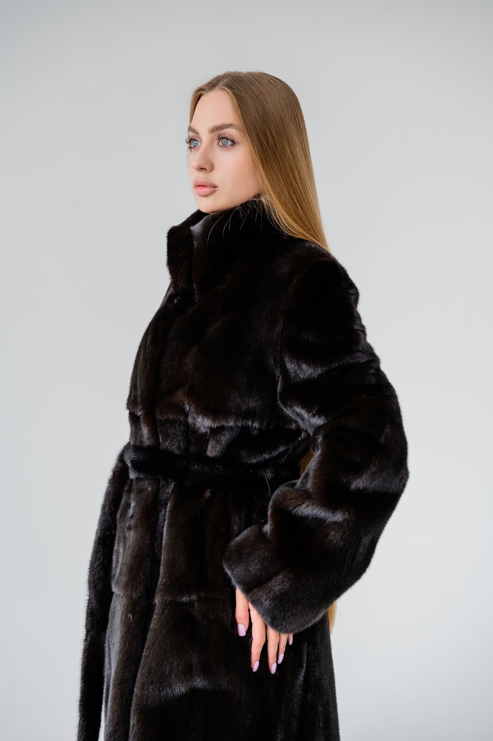 Шуба із хутра норки Black Velvet зі стійкою – 110 см
