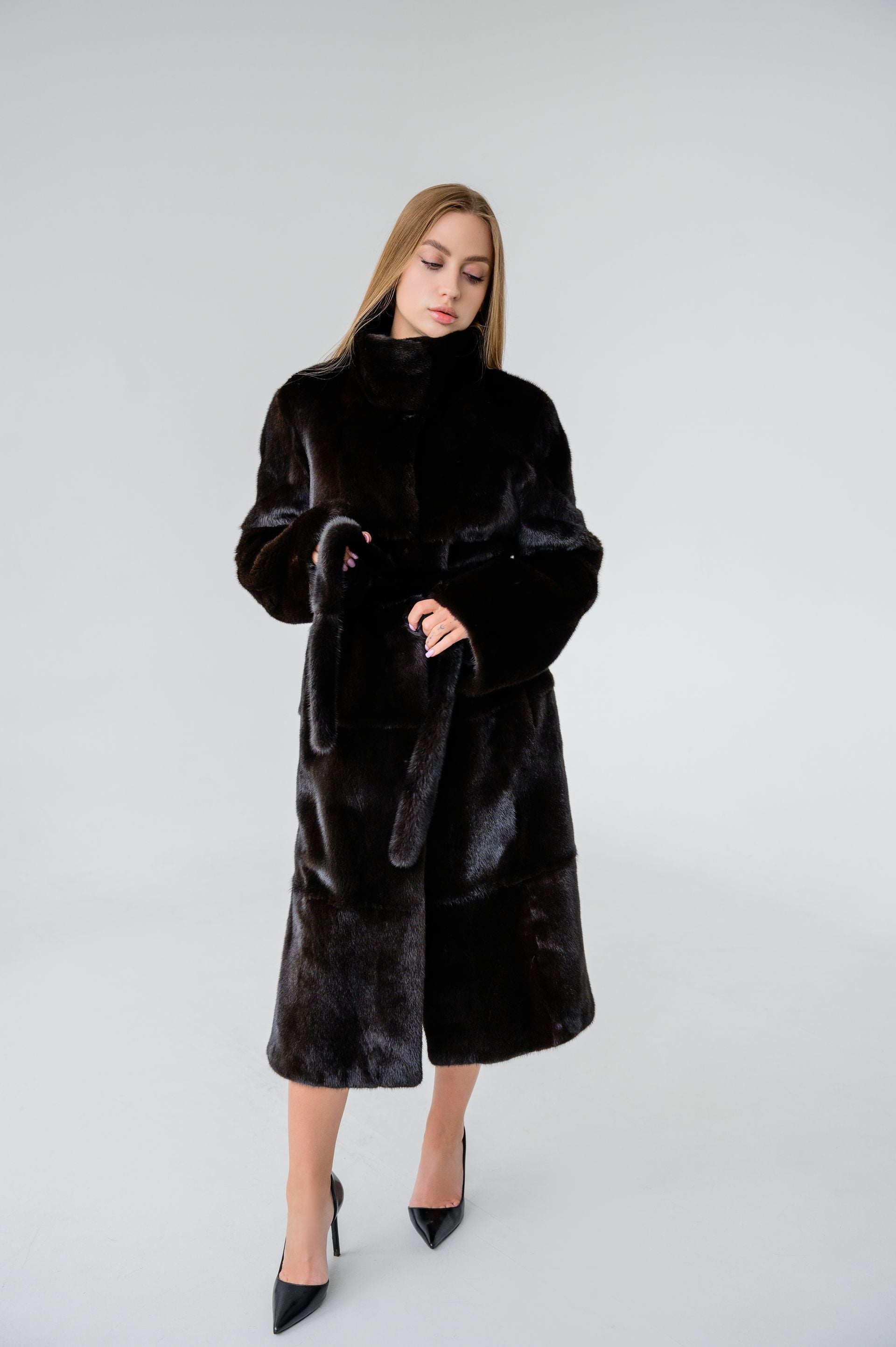 Шуба із хутра норки Black Velvet зі стійкою – 110 см