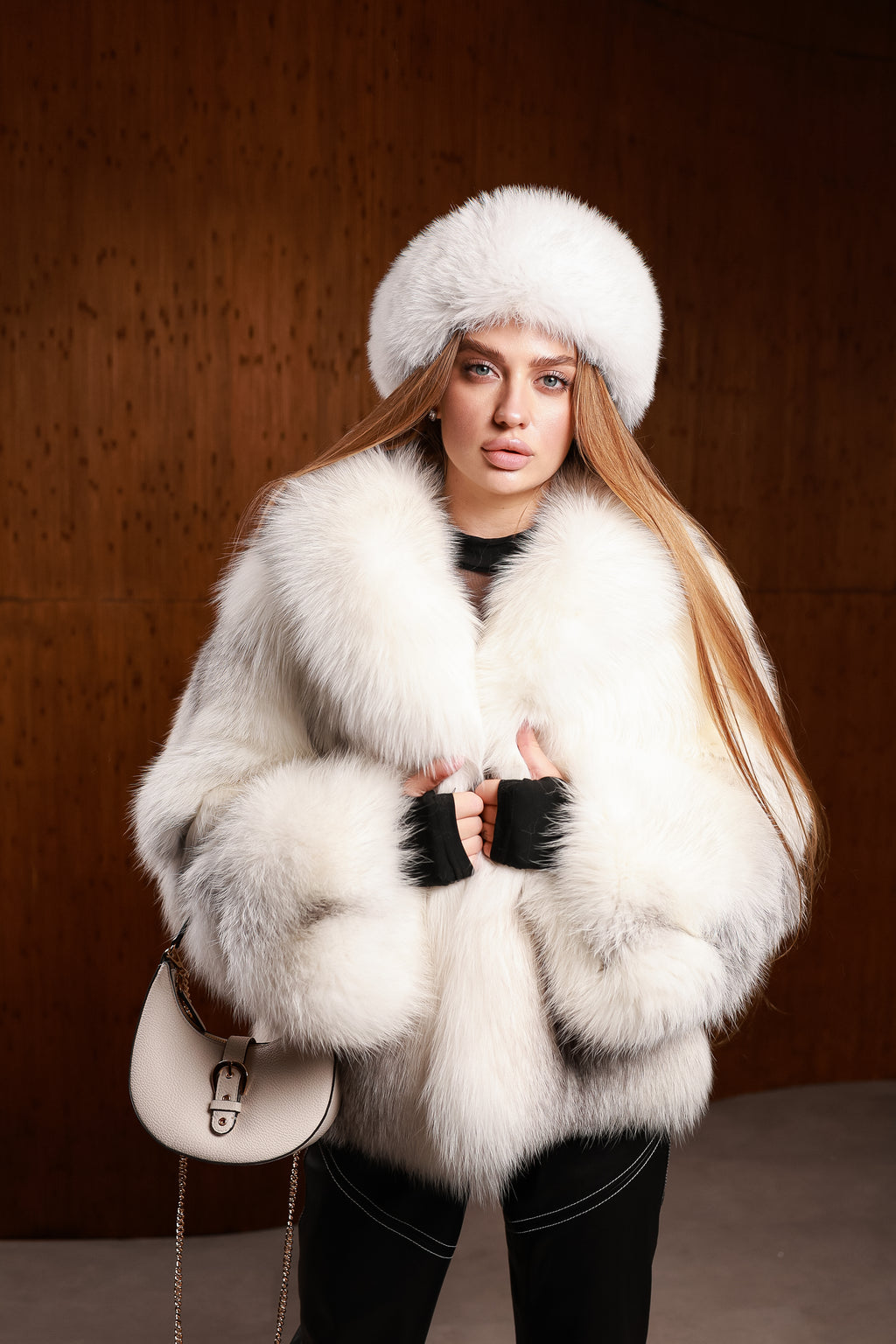 Шуба з арктичної лисиці у біло-сірому відтінку