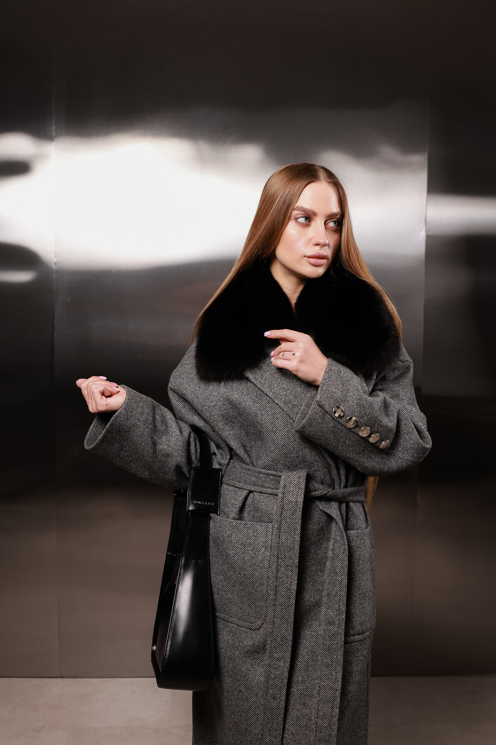 Кашемірове пальто у сірому кольорі -знімний песець