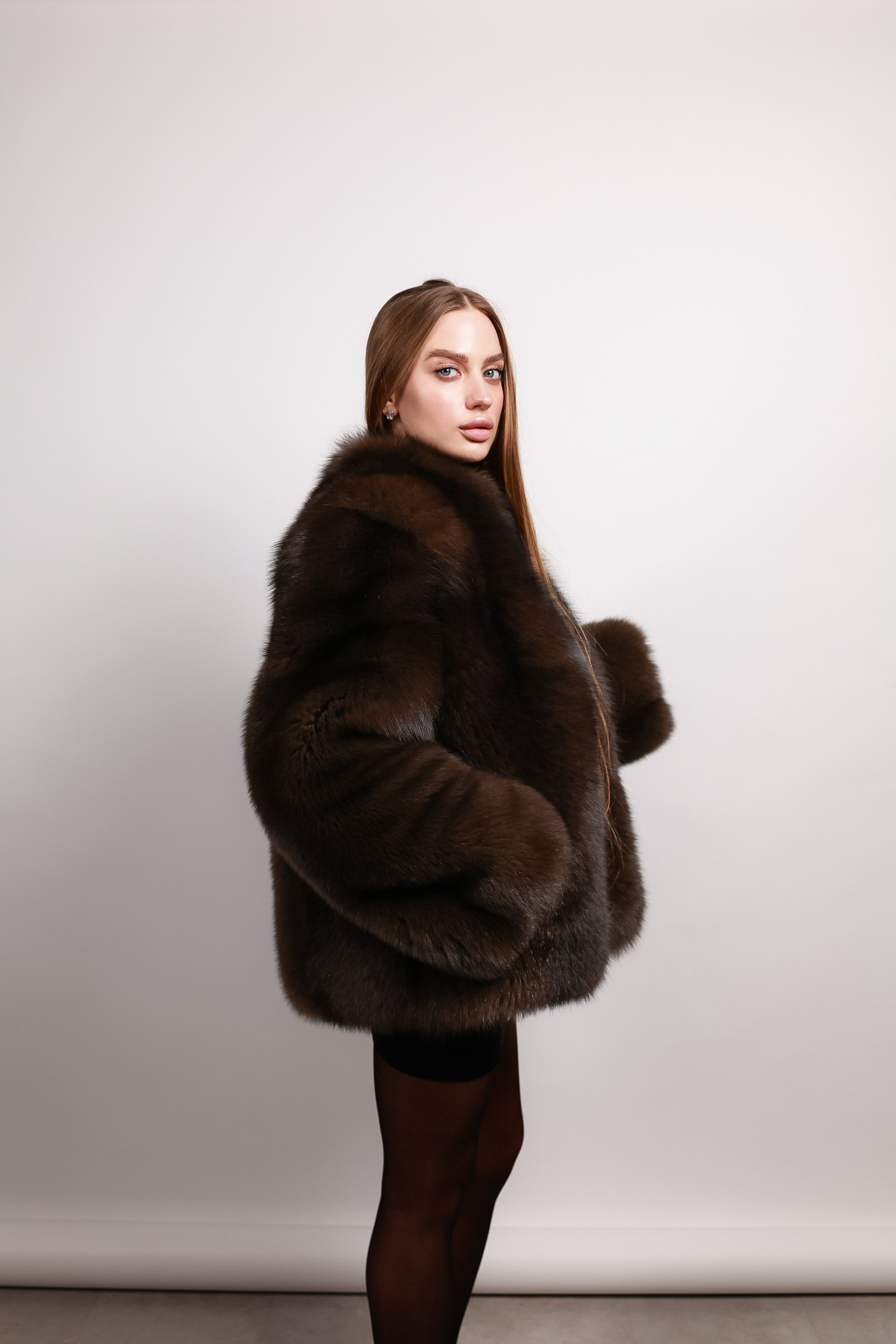 Шуба з фінського песця — колір шоколад, 65 см