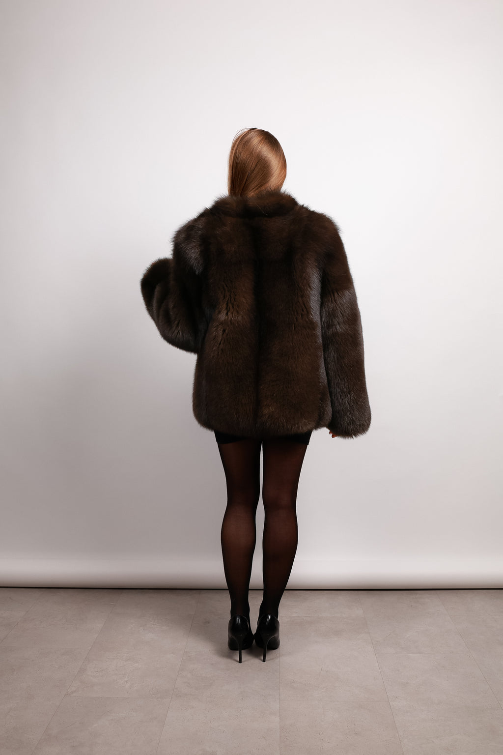 Шуба з фінського песця — колір шоколад, 65 см
