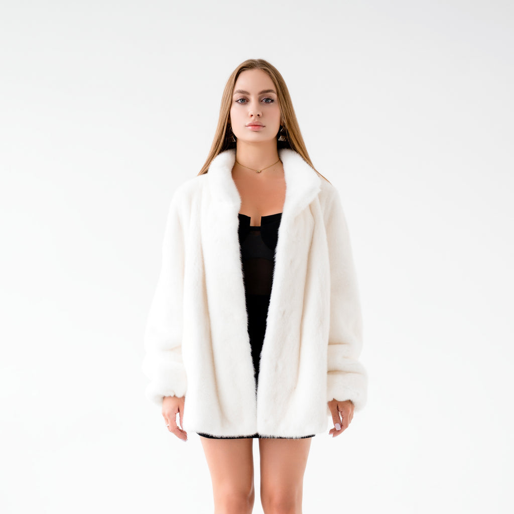 Шуба з хутра натуральної білої норки найвищої категорії - 65 см