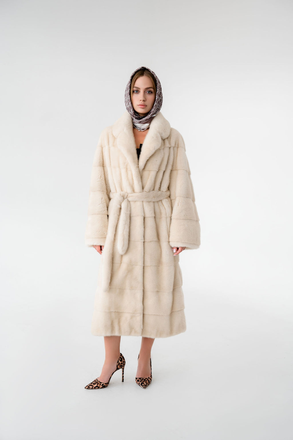 Шуба з хутра норки кольору «natural pearl» – поперечка, 110 см