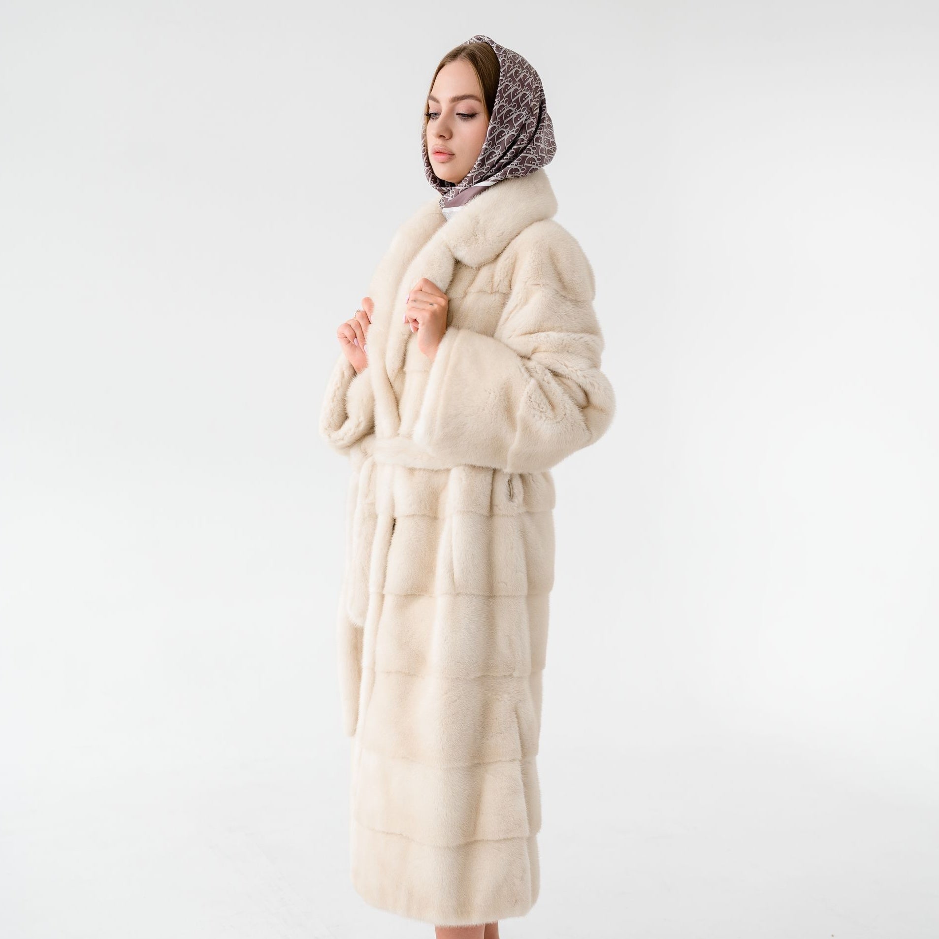 Шуба з хутра норки кольору «natural pearl» – поперечка, 110 см