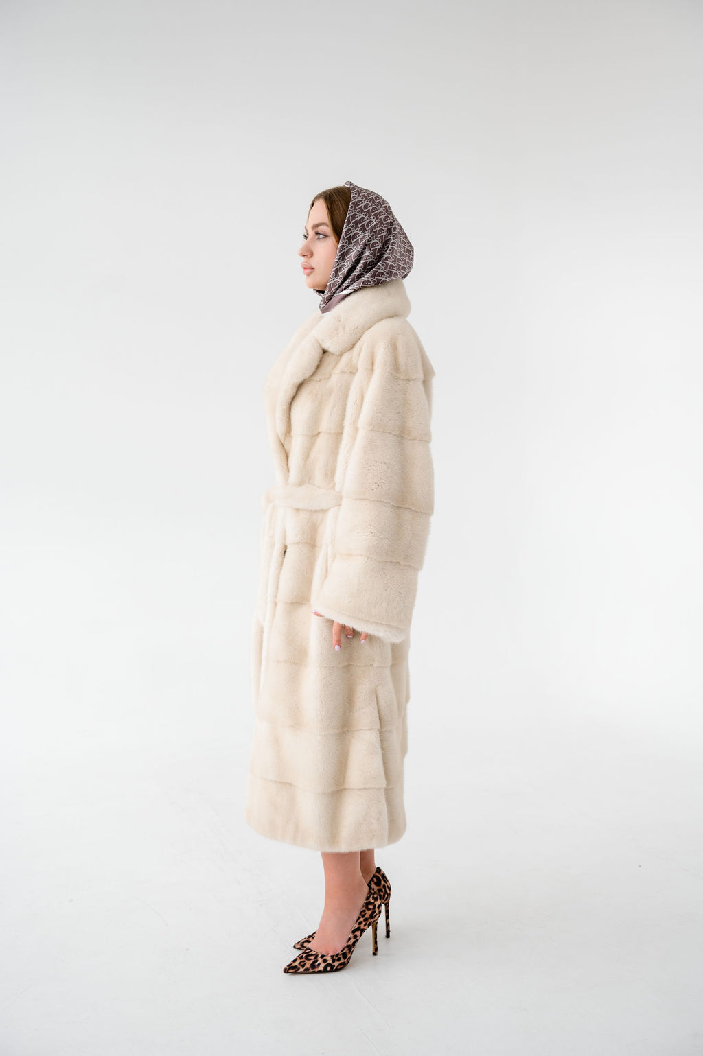 Шуба з хутра норки кольору «natural pearl» – поперечка, 110 см