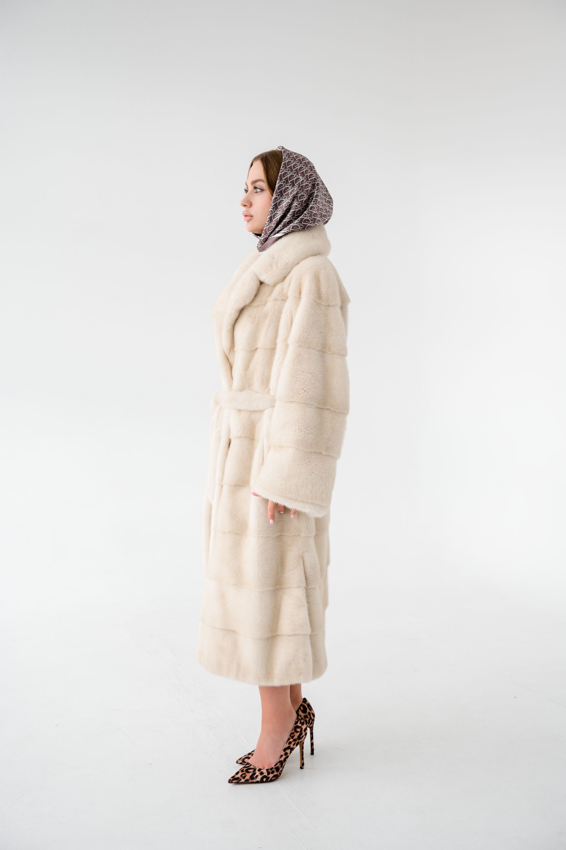 Шуба з хутра норки кольору «natural pearl» – поперечка, 110 см