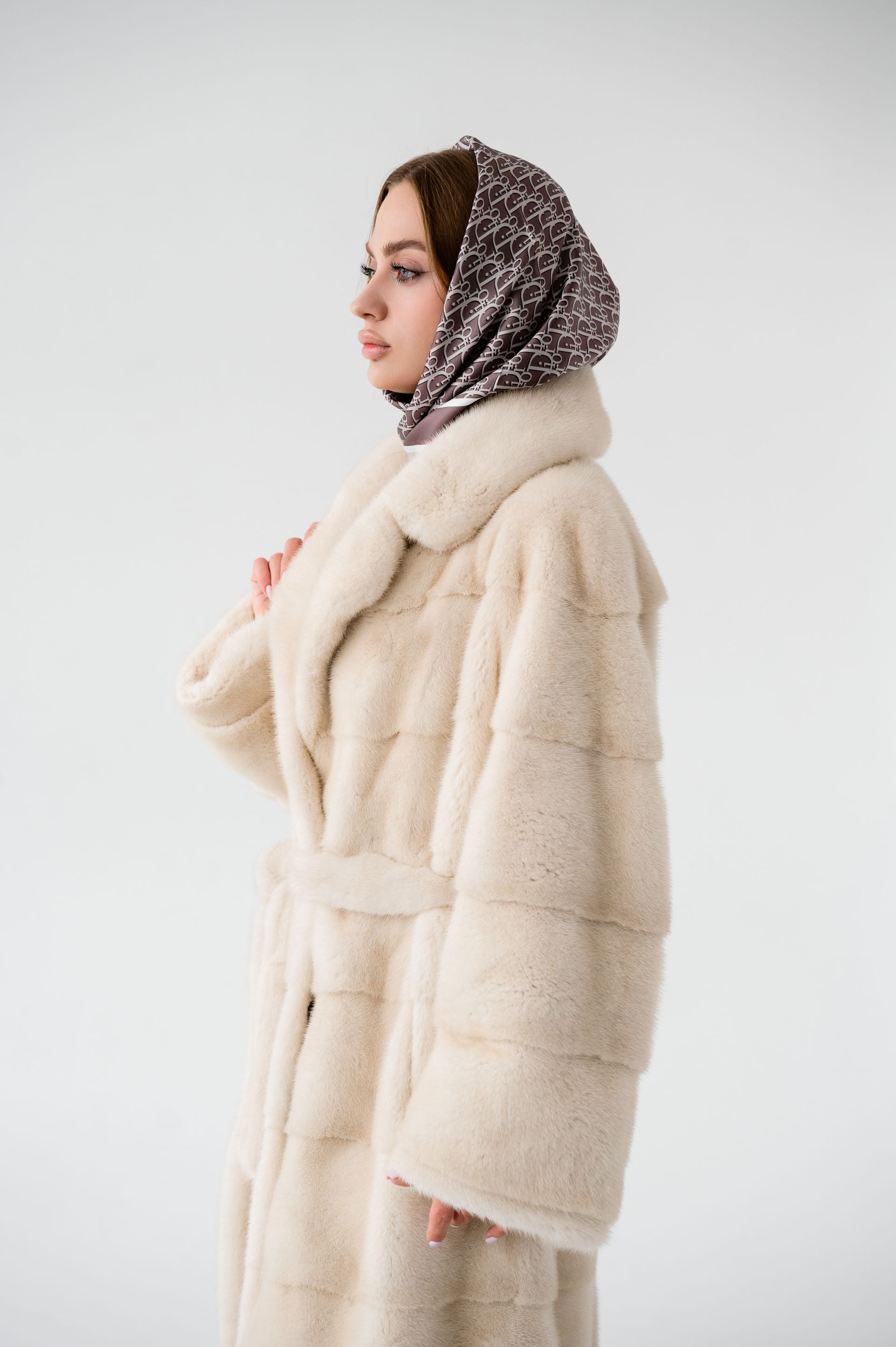 Шуба з хутра норки кольору «natural pearl» – поперечка, 110 см