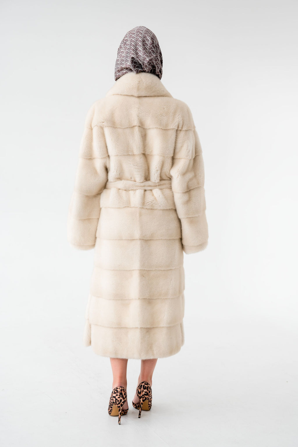 Шуба з хутра норки кольору «natural pearl» – поперечка, 110 см