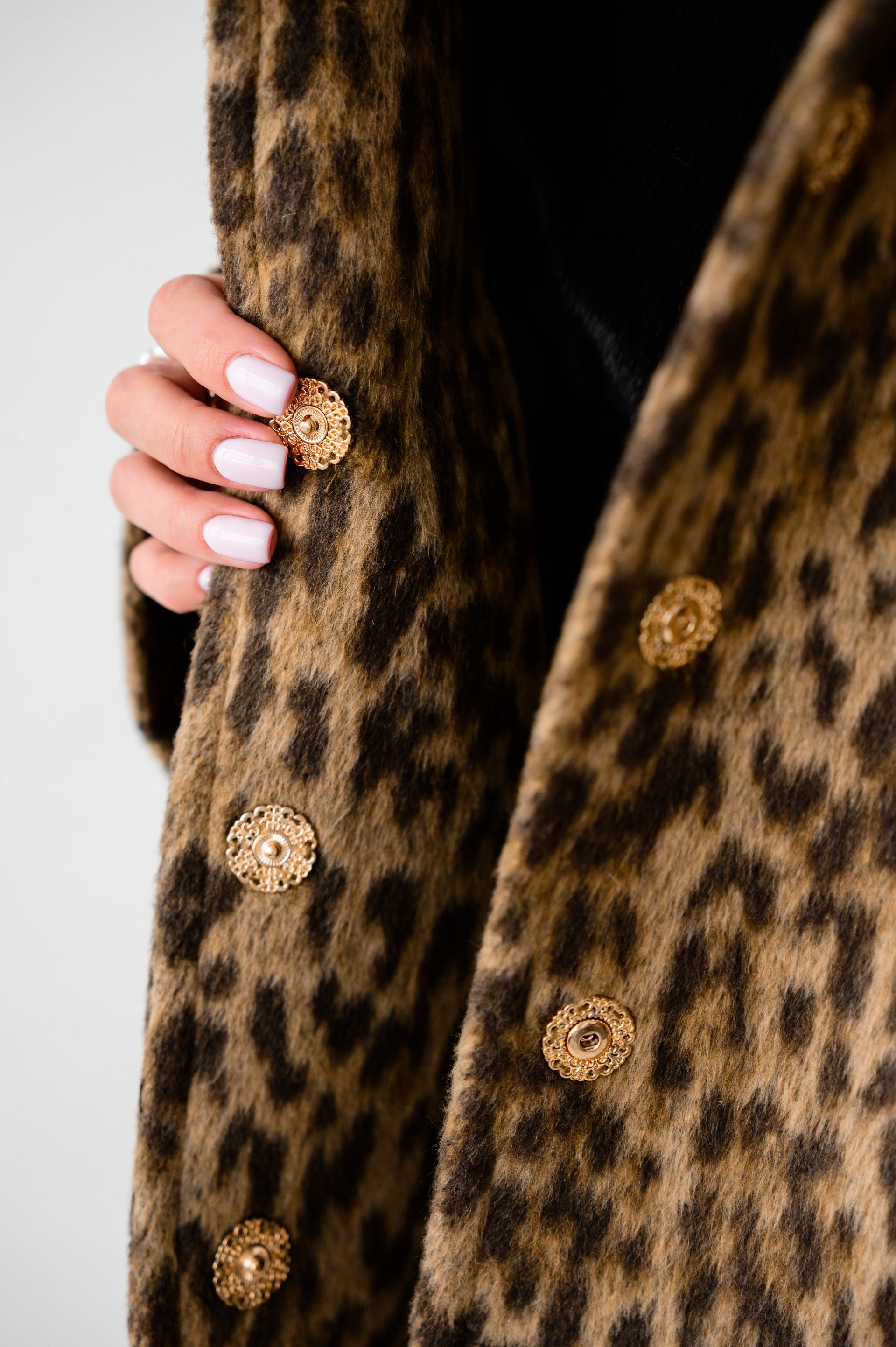 Пальто у трендовому леопардовому відтінку – 75 см