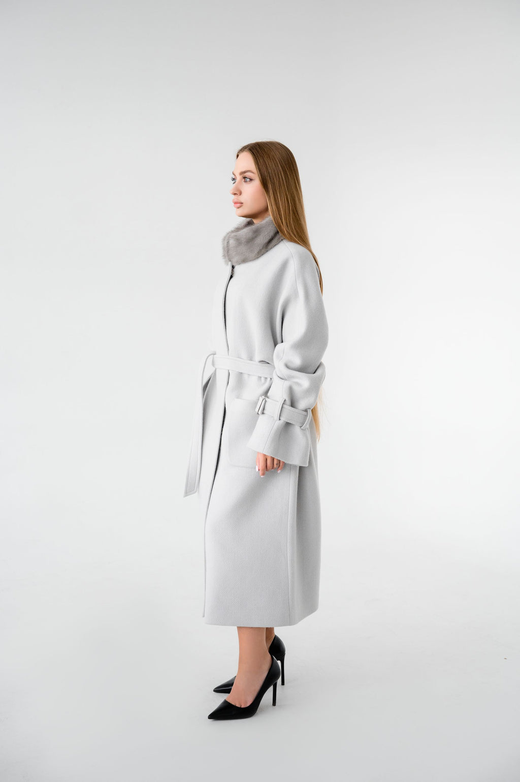 Сіре пальто з натуральною канадською норкою – 118 см