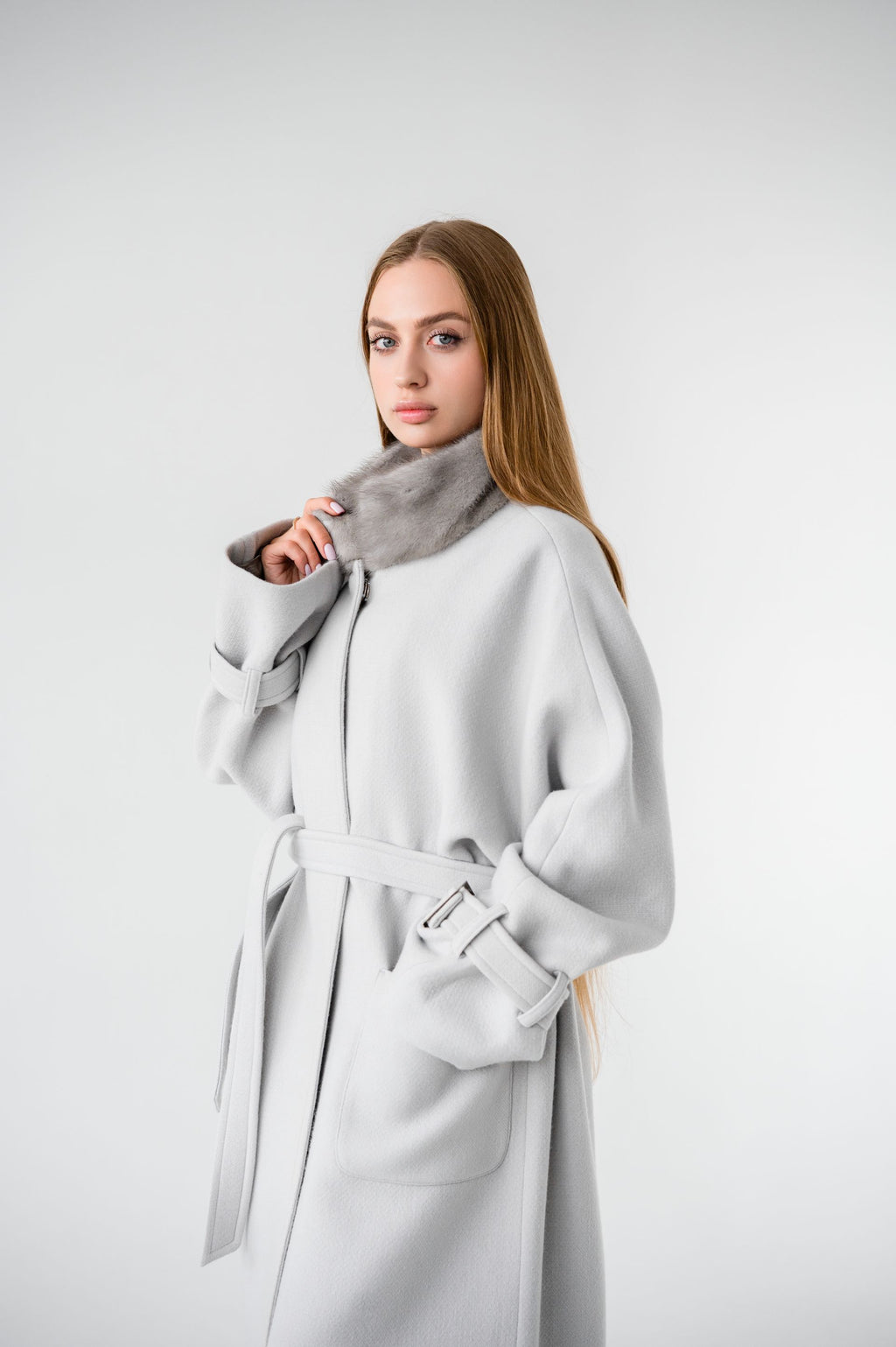 Сіре пальто з натуральною канадською норкою – 118 см