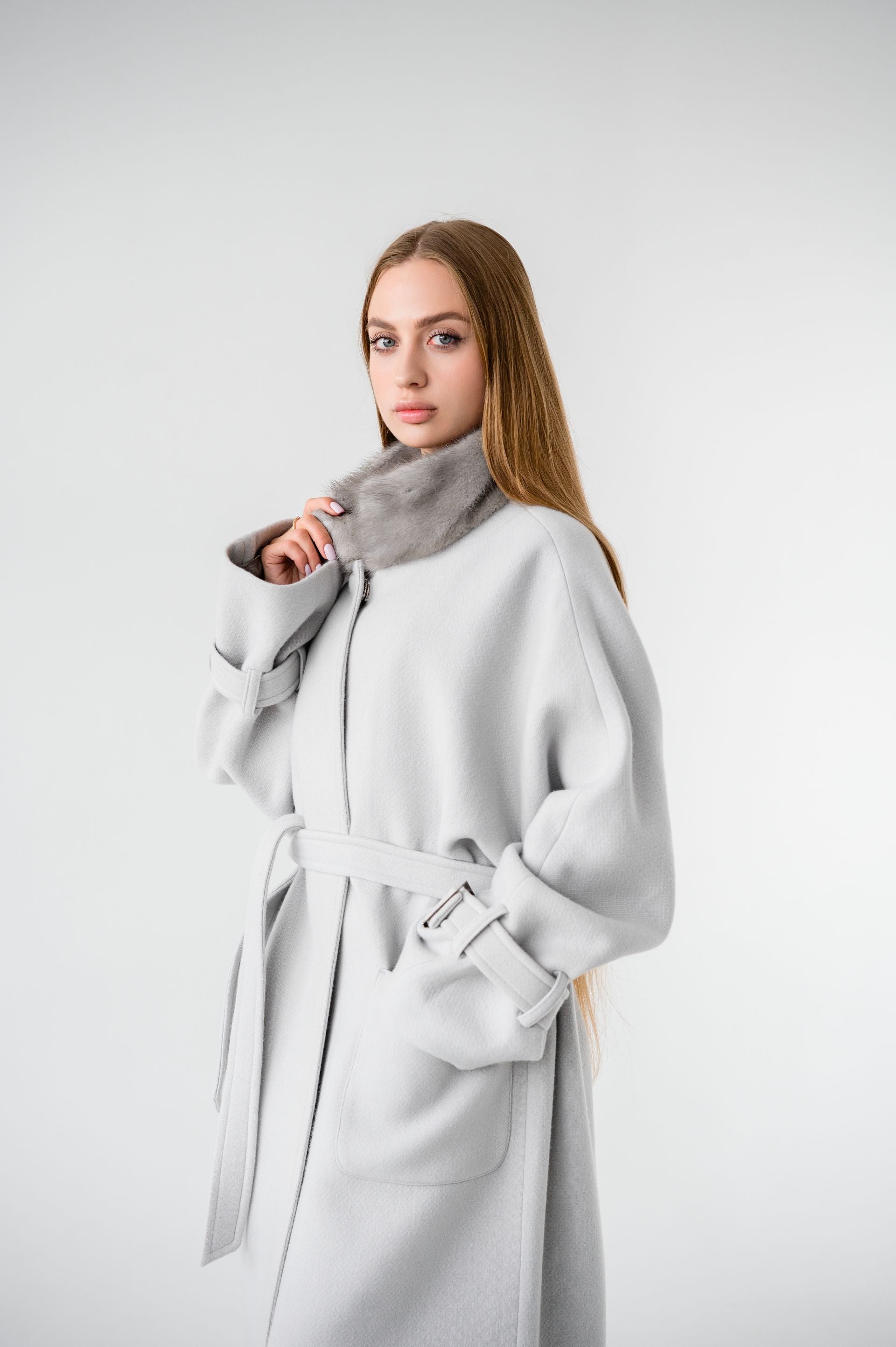 Сіре пальто з натуральною канадською норкою – 118 см