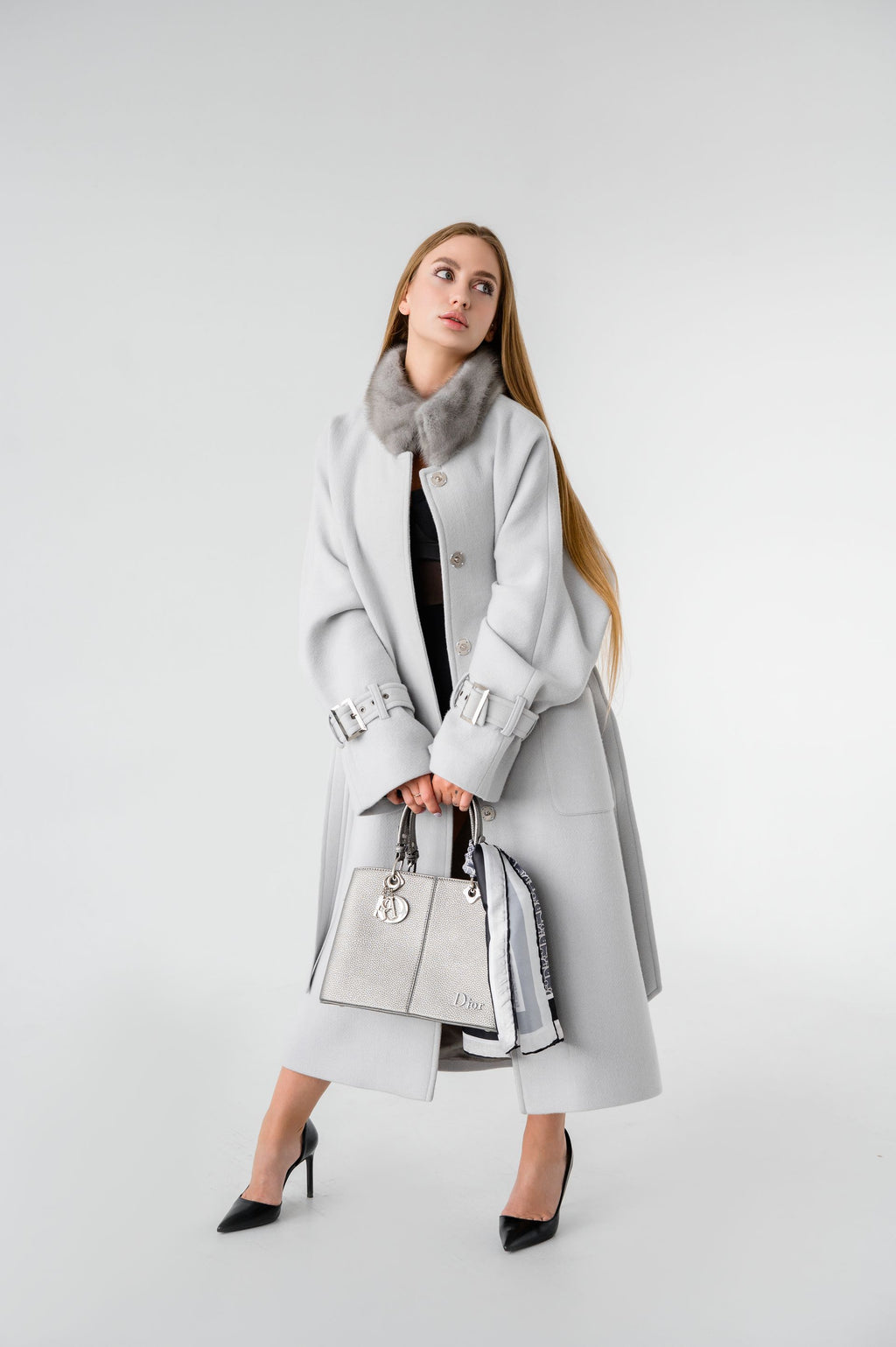 Сіре пальто з натуральною канадською норкою – 118 см