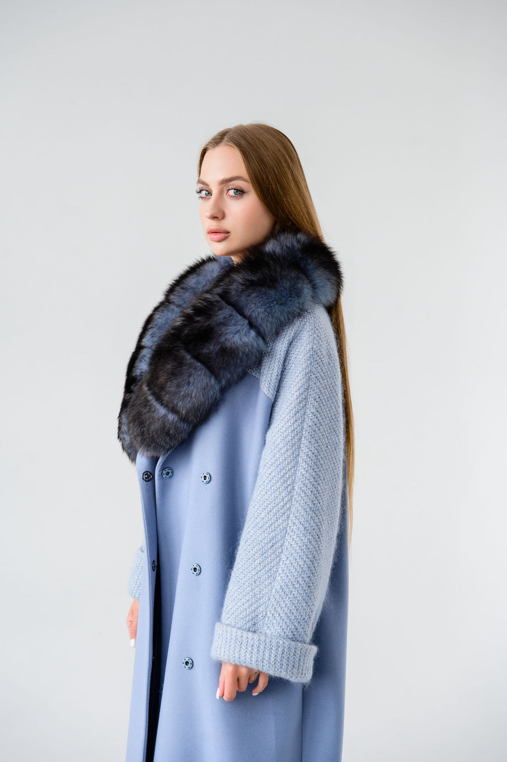 Ексклюзивне пальто зі зйомним ковніром з хутра песця- 121 см, ніжно-блакитний