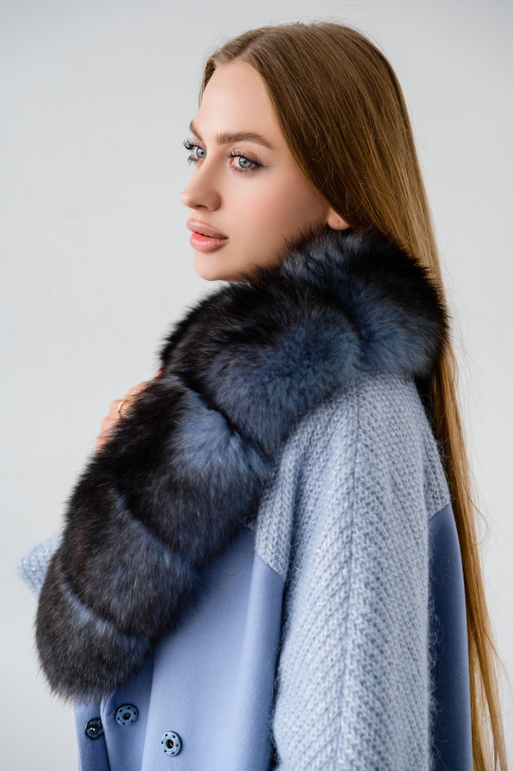 Ексклюзивне пальто зі зйомним ковніром з хутра песця- 121 см, ніжно-блакитний