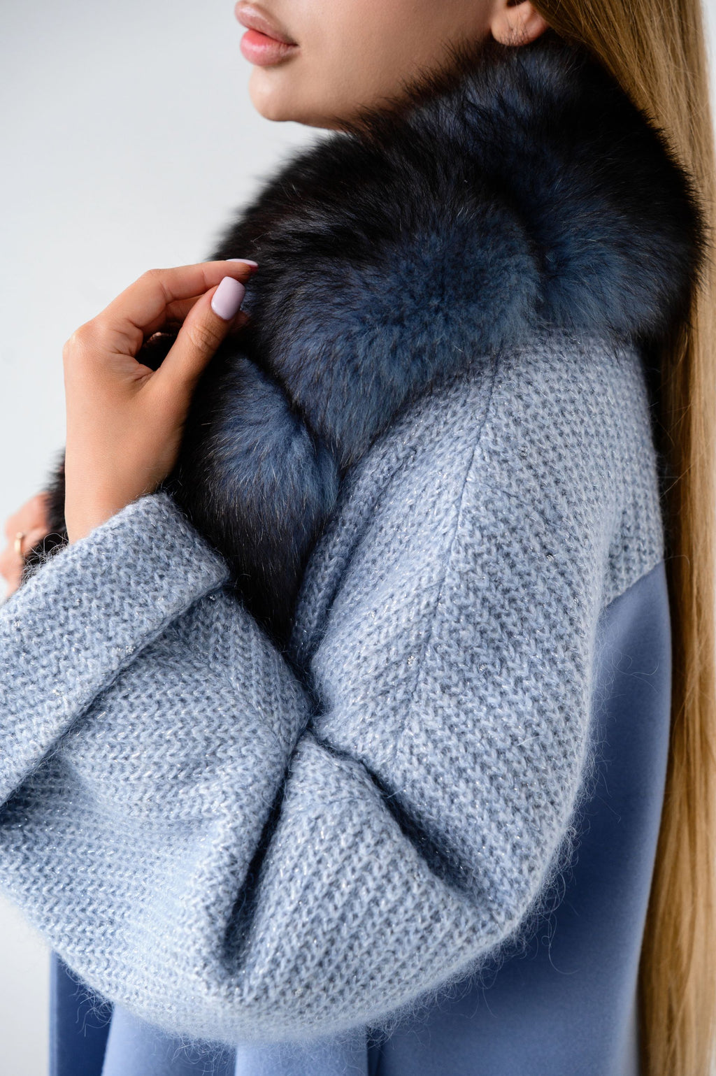 Ексклюзивне пальто зі зйомним ковніром з хутра песця- 121 см, ніжно-блакитний