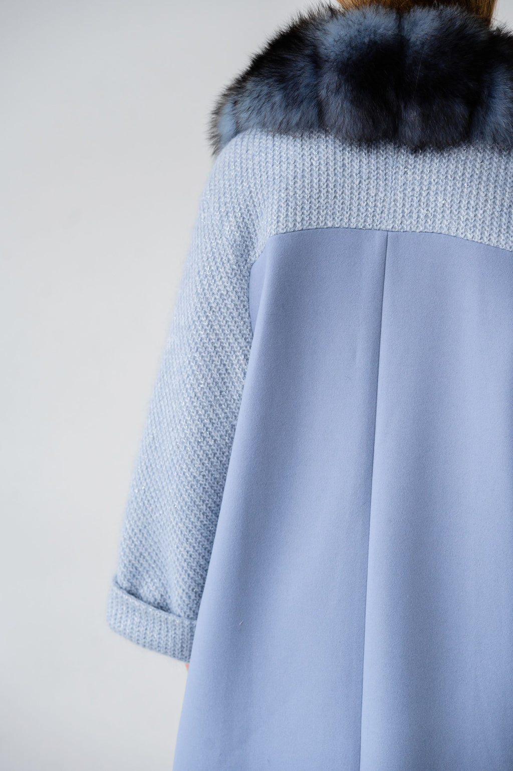 Ексклюзивне пальто зі зйомним ковніром з хутра песця- 121 см, ніжно-блакитний