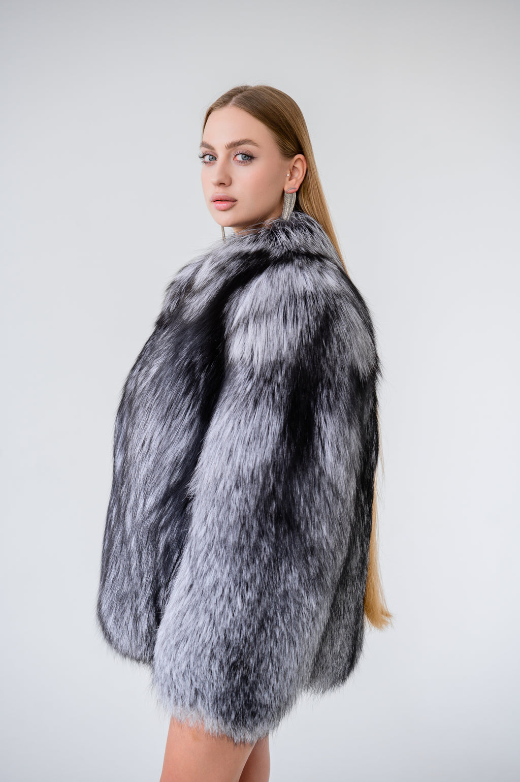 Шуба з чорнобурки- цільні пластини, натуральний колір