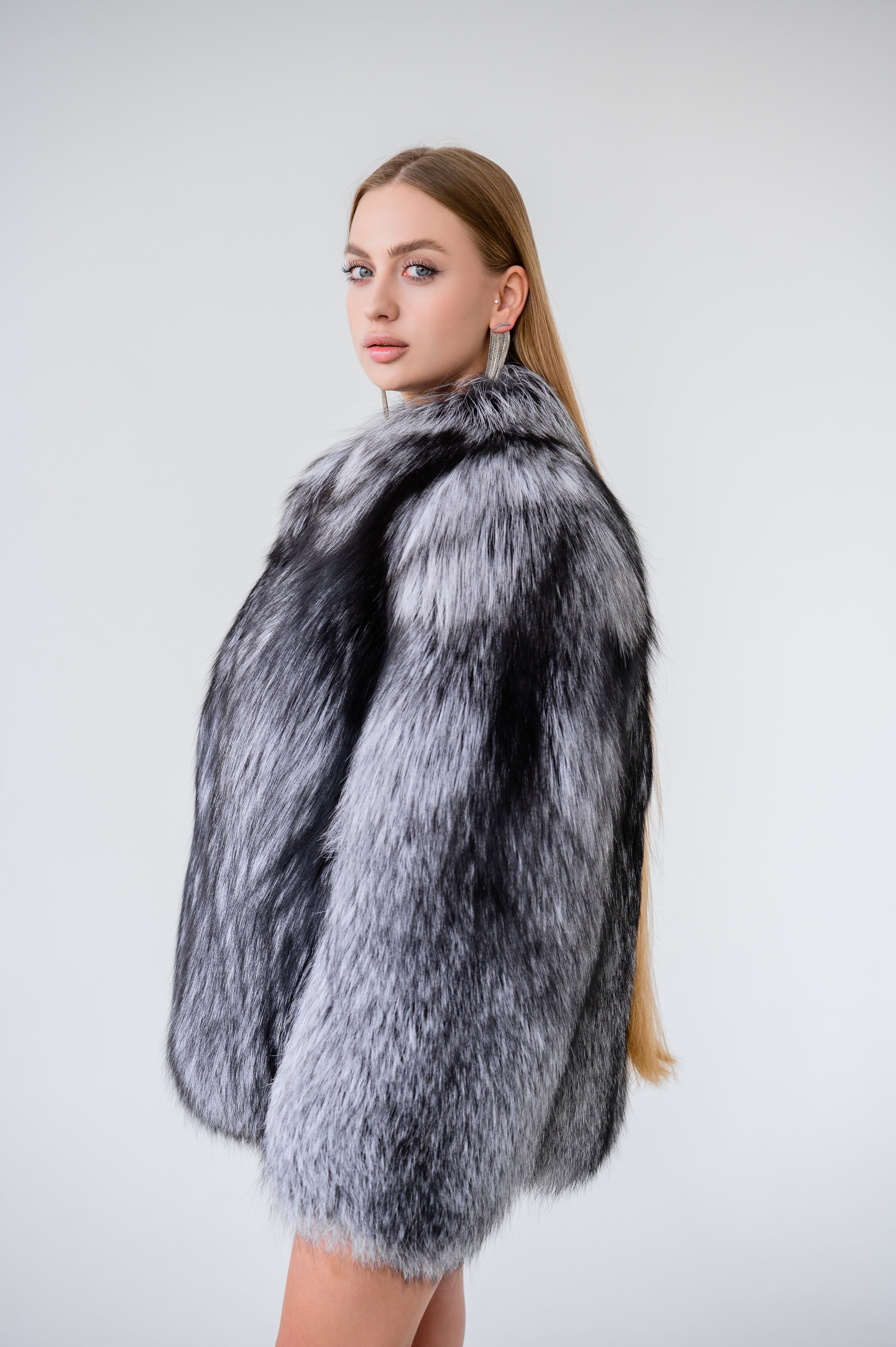 Шуба з чорнобурки- цільні пластини, натуральний колір