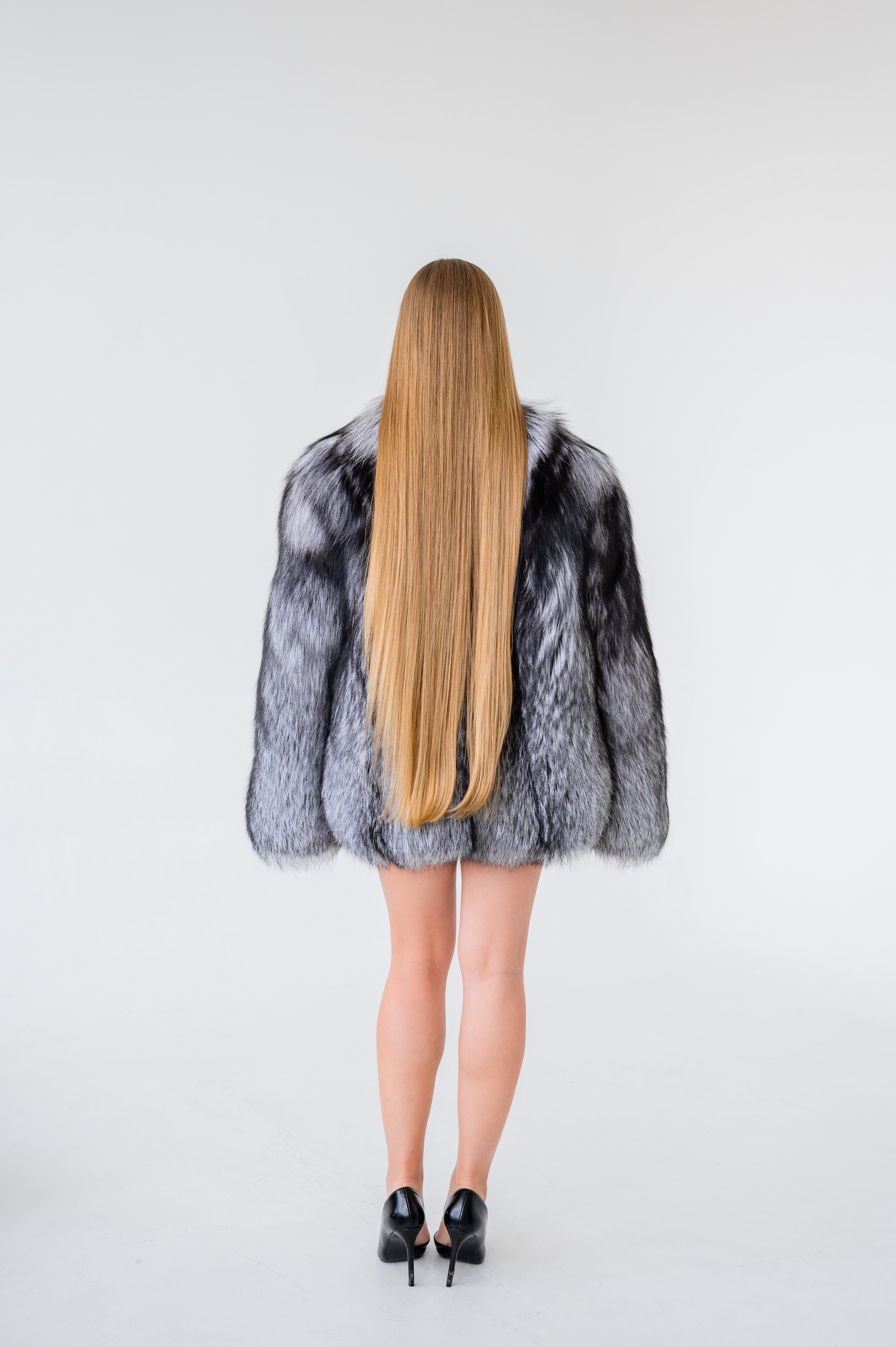 Шуба з чорнобурки- цільні пластини, натуральний колір