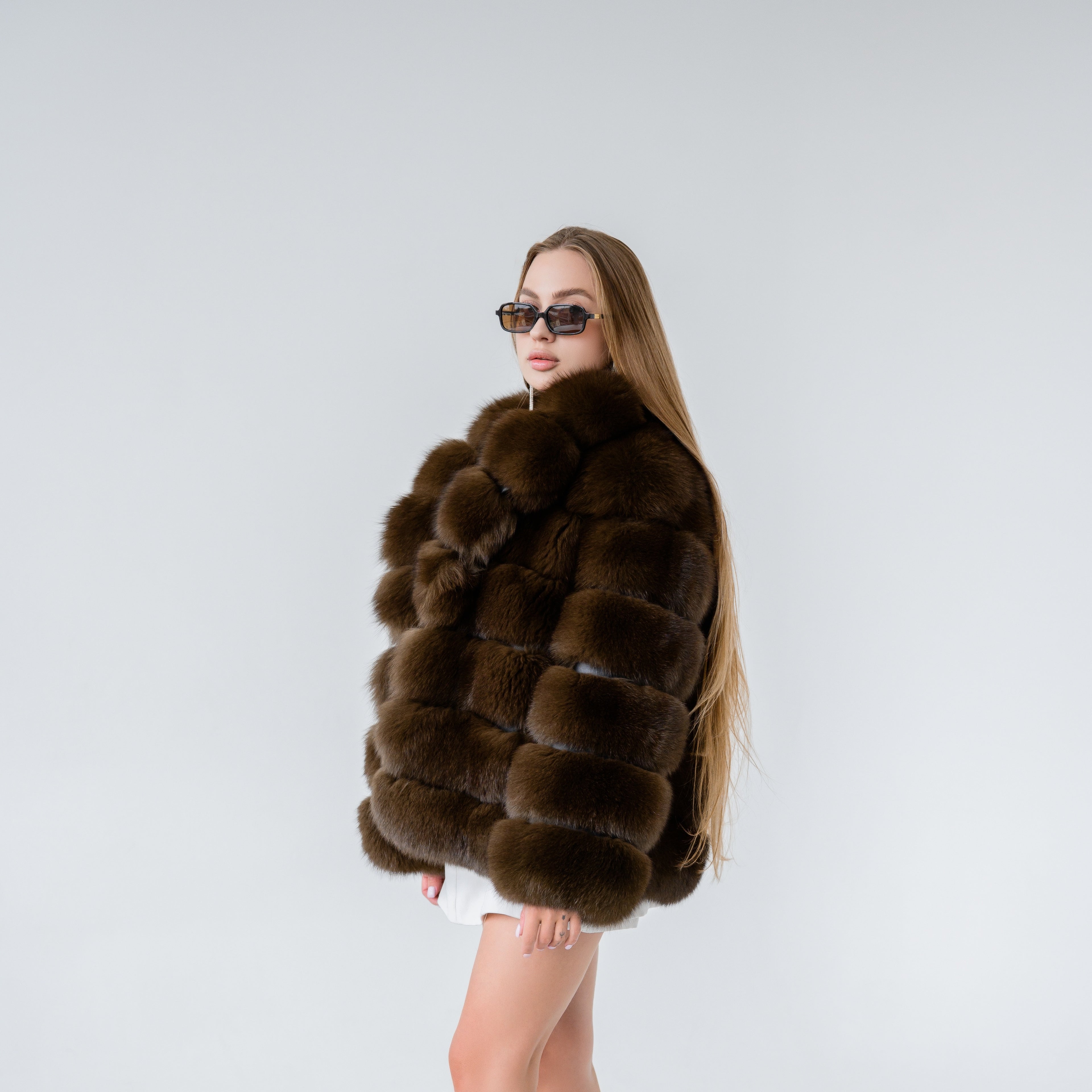 Шуба з хутра песця- колір коричневий