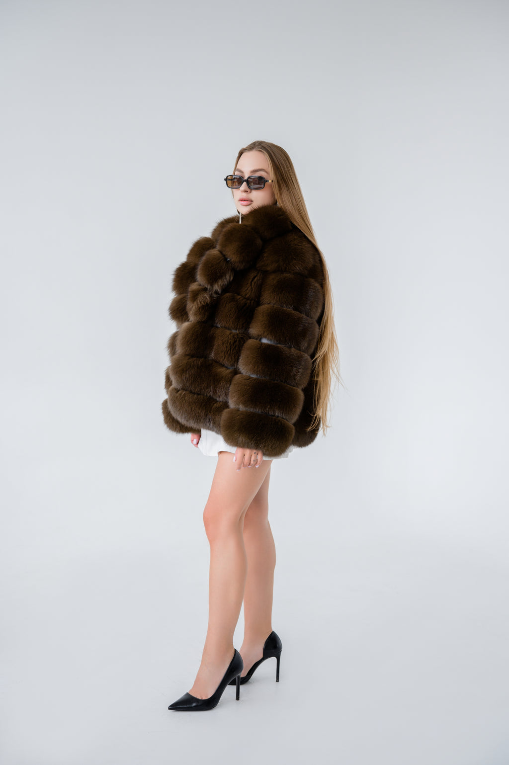 Шуба з хутра песця- колір коричневий