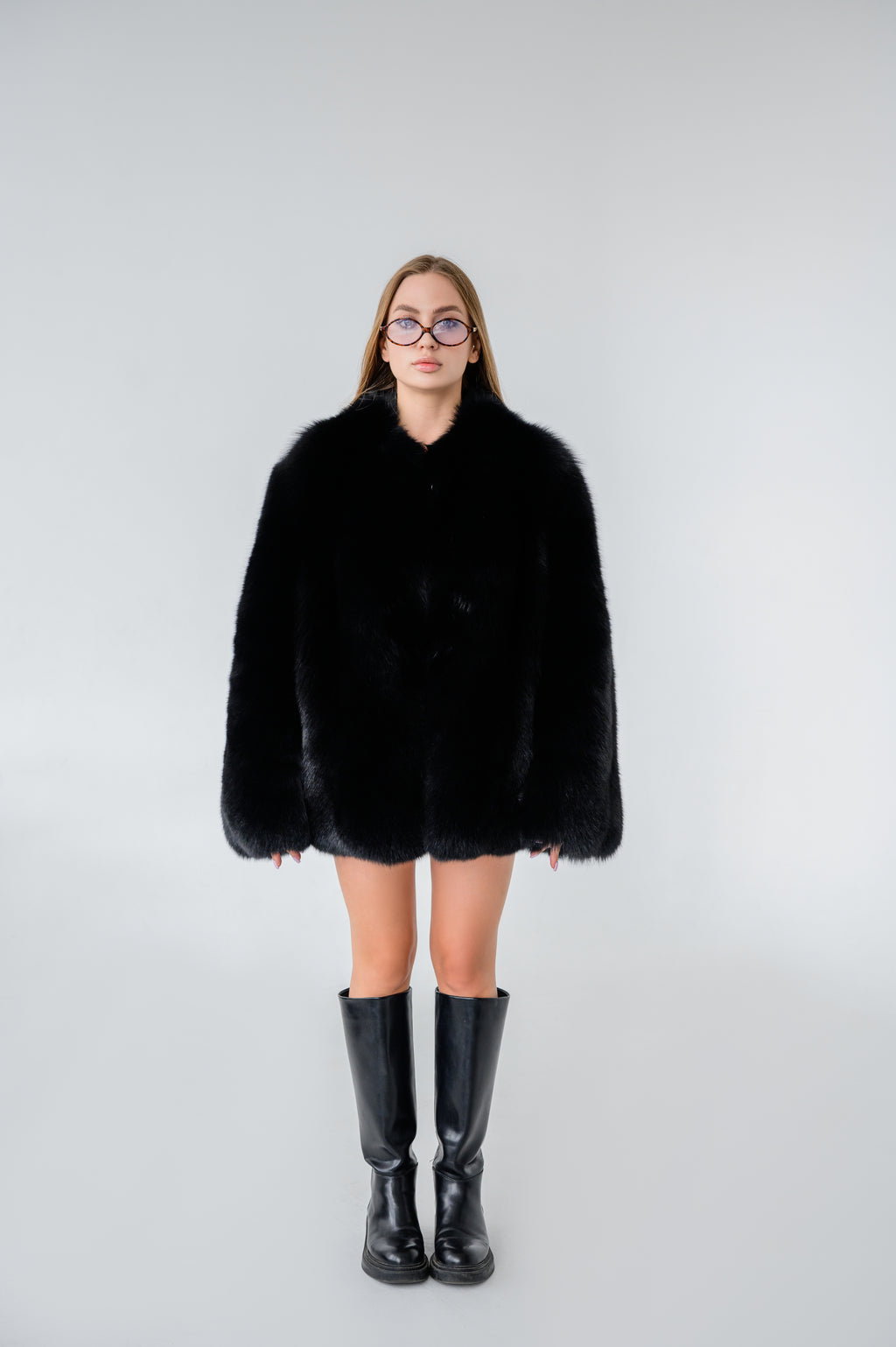 Шуба з хутра фінського песця - цільні пластини, чорний колір