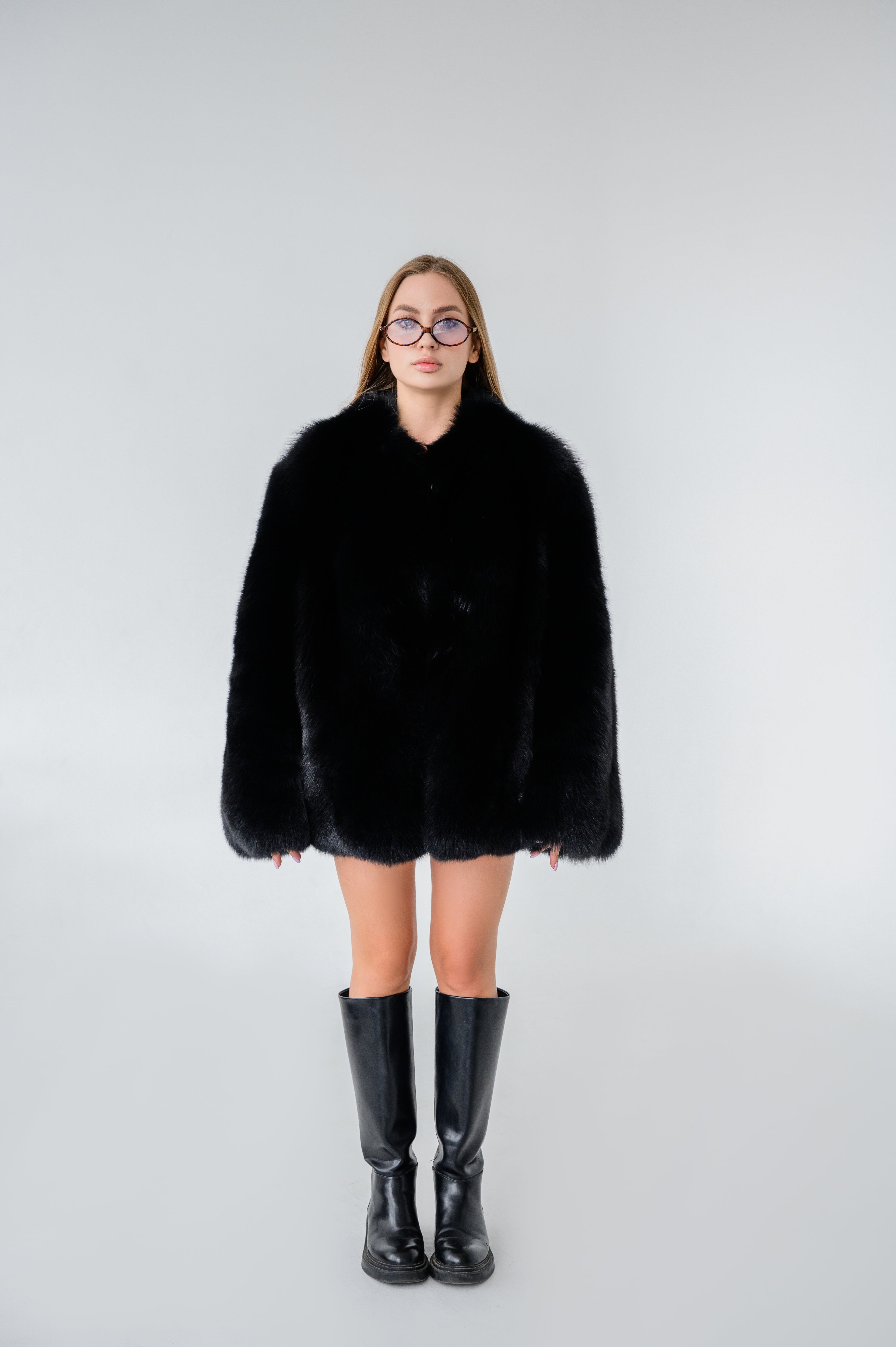 Шуба з хутра фінського песця - цільні пластини, чорний колір