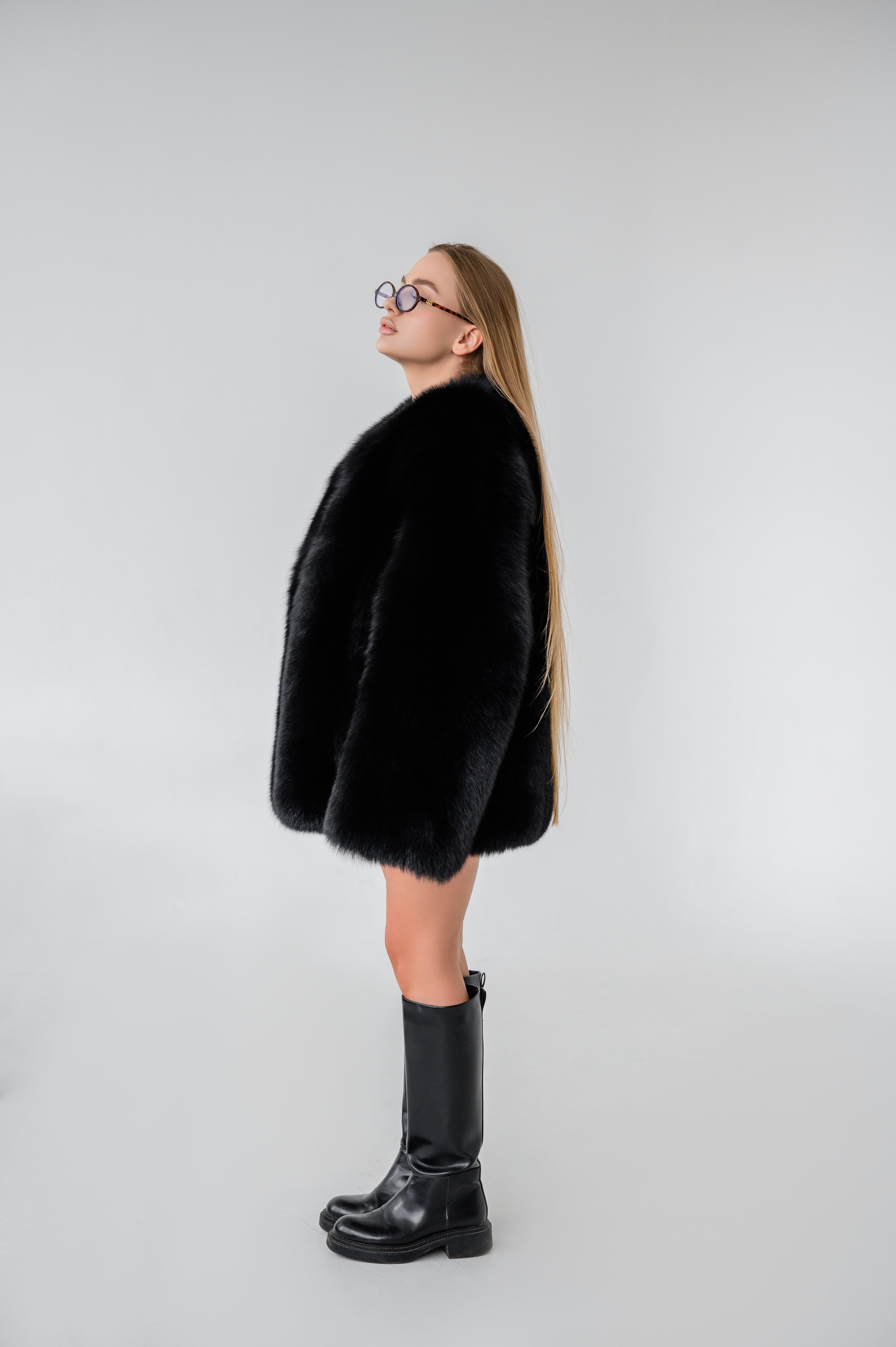 Шуба з хутра фінського песця - цільні пластини, чорний колір