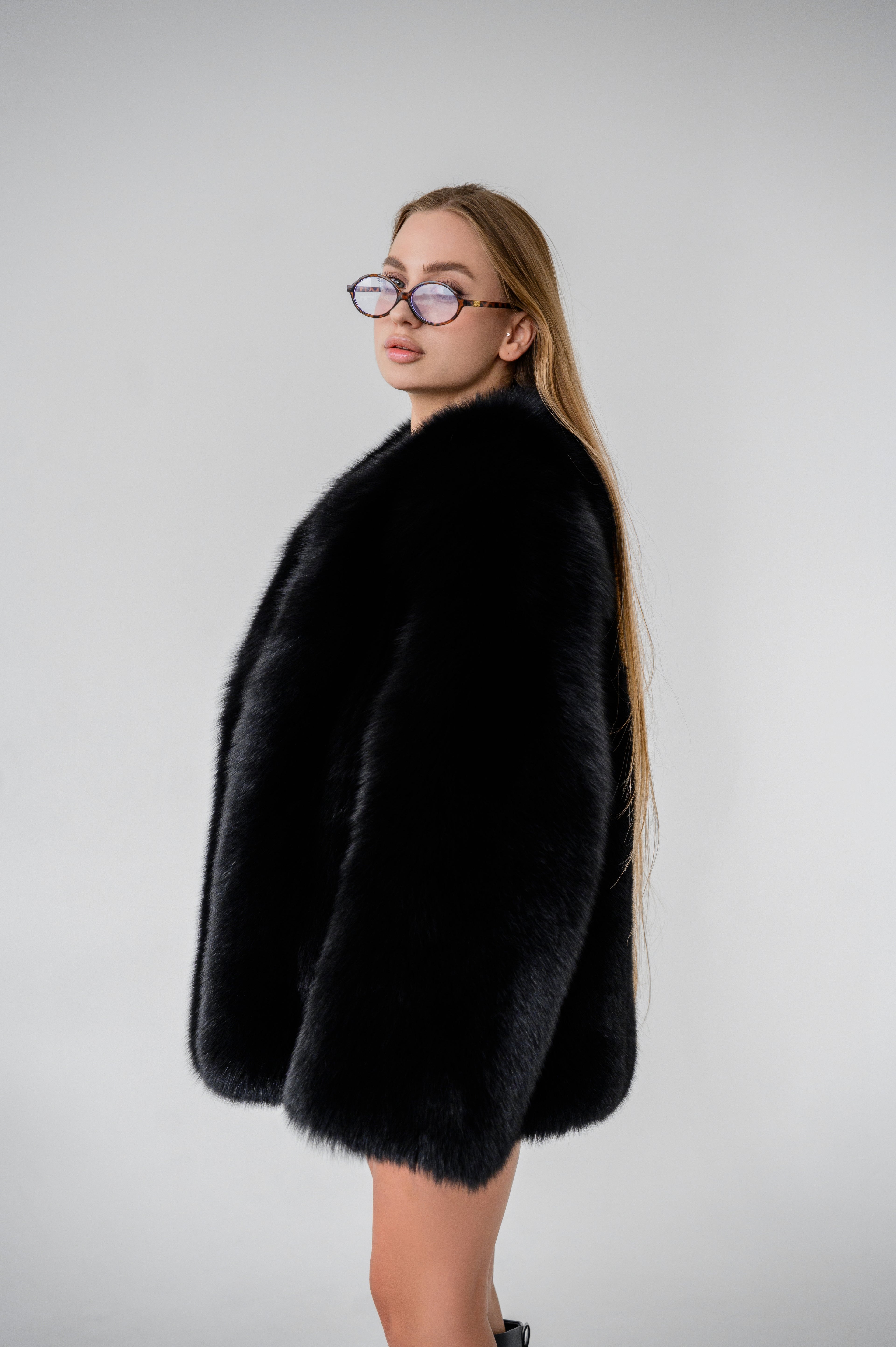 Шуба з хутра фінського песця - цільні пластини, чорний колір