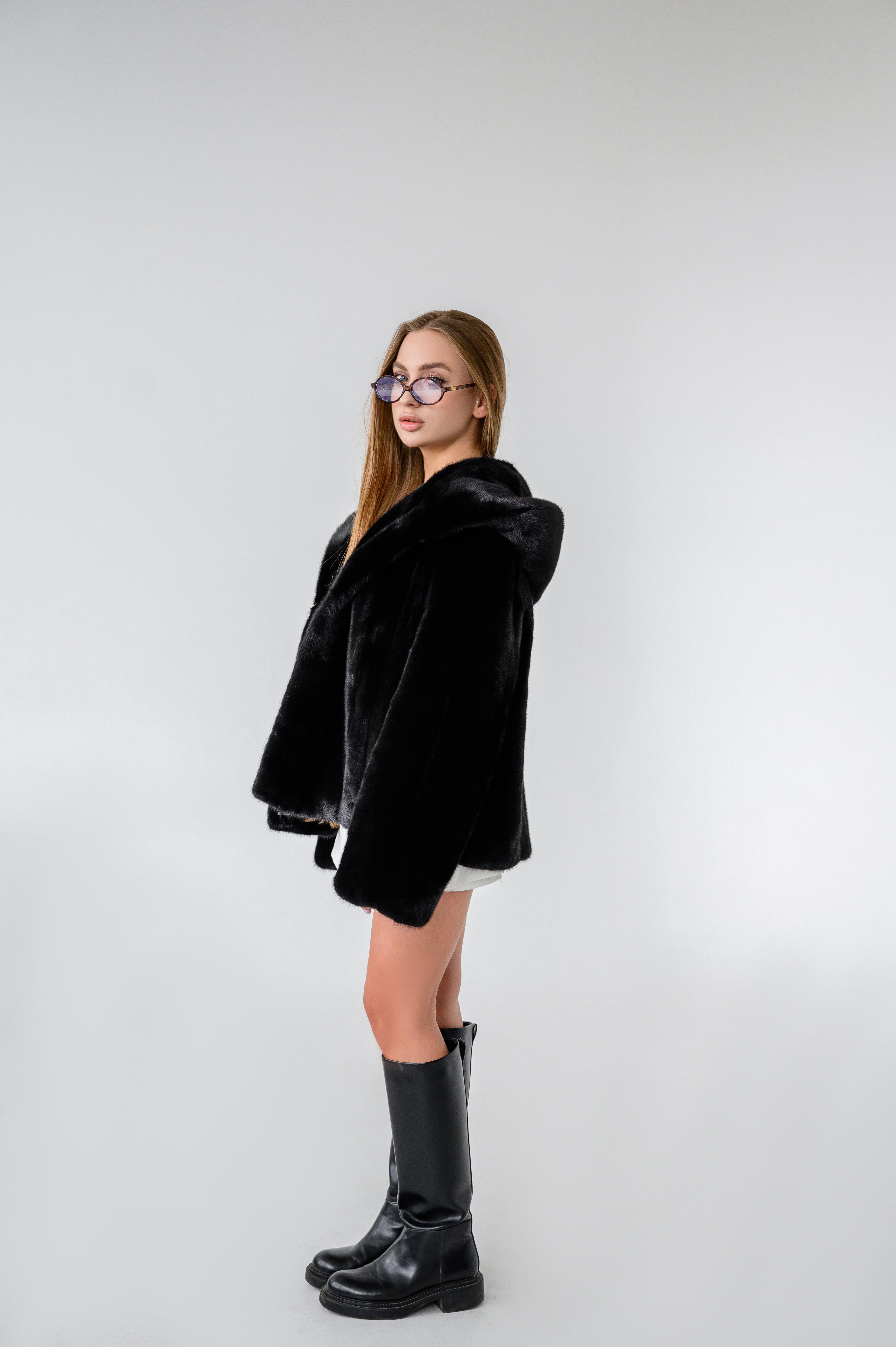 Шуба у преміум канадській норці з капюшоном-кобра