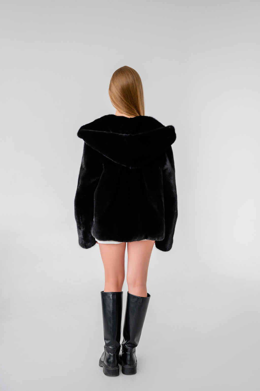 Шуба у преміум канадській норці з капюшоном-кобра