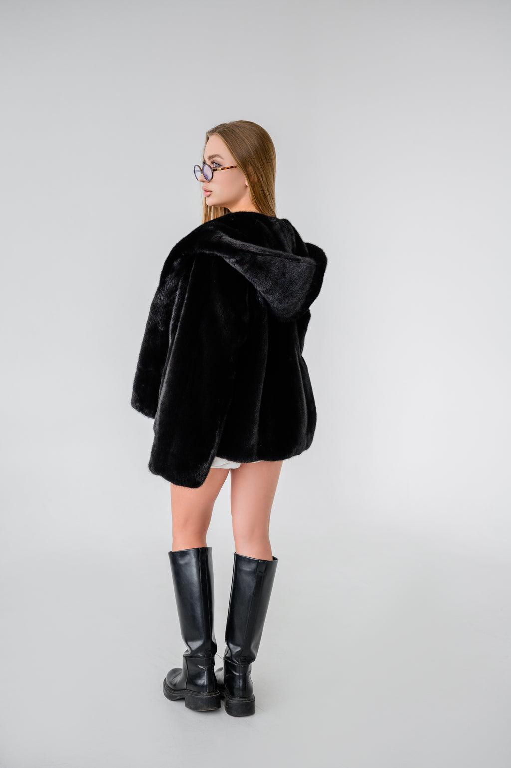 Шуба у преміум канадській норці з капюшоном-кобра