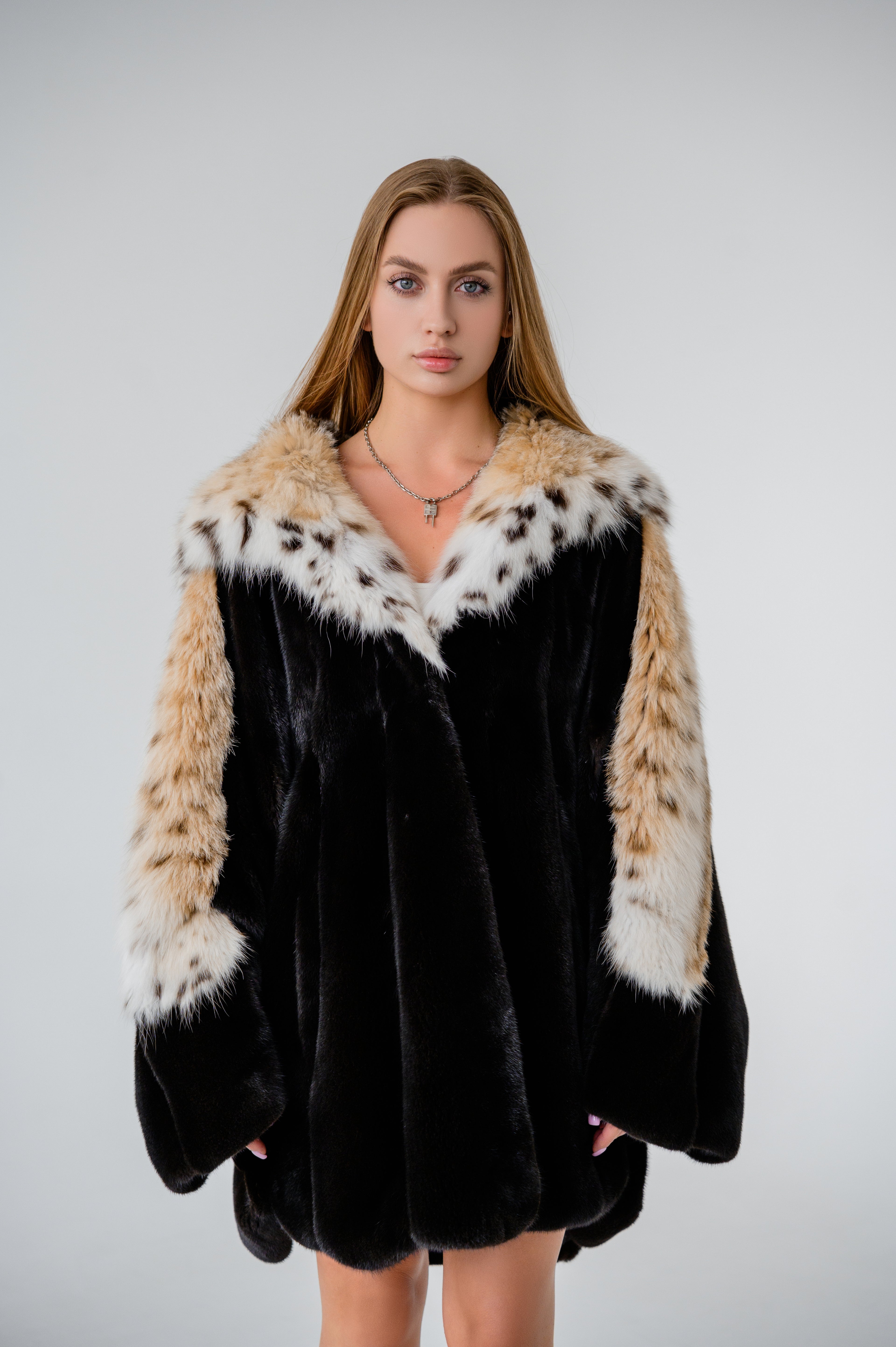 Blackglama з риссю oversize – ексклюзивна шуба з капюшоном «Кобра», 80 см