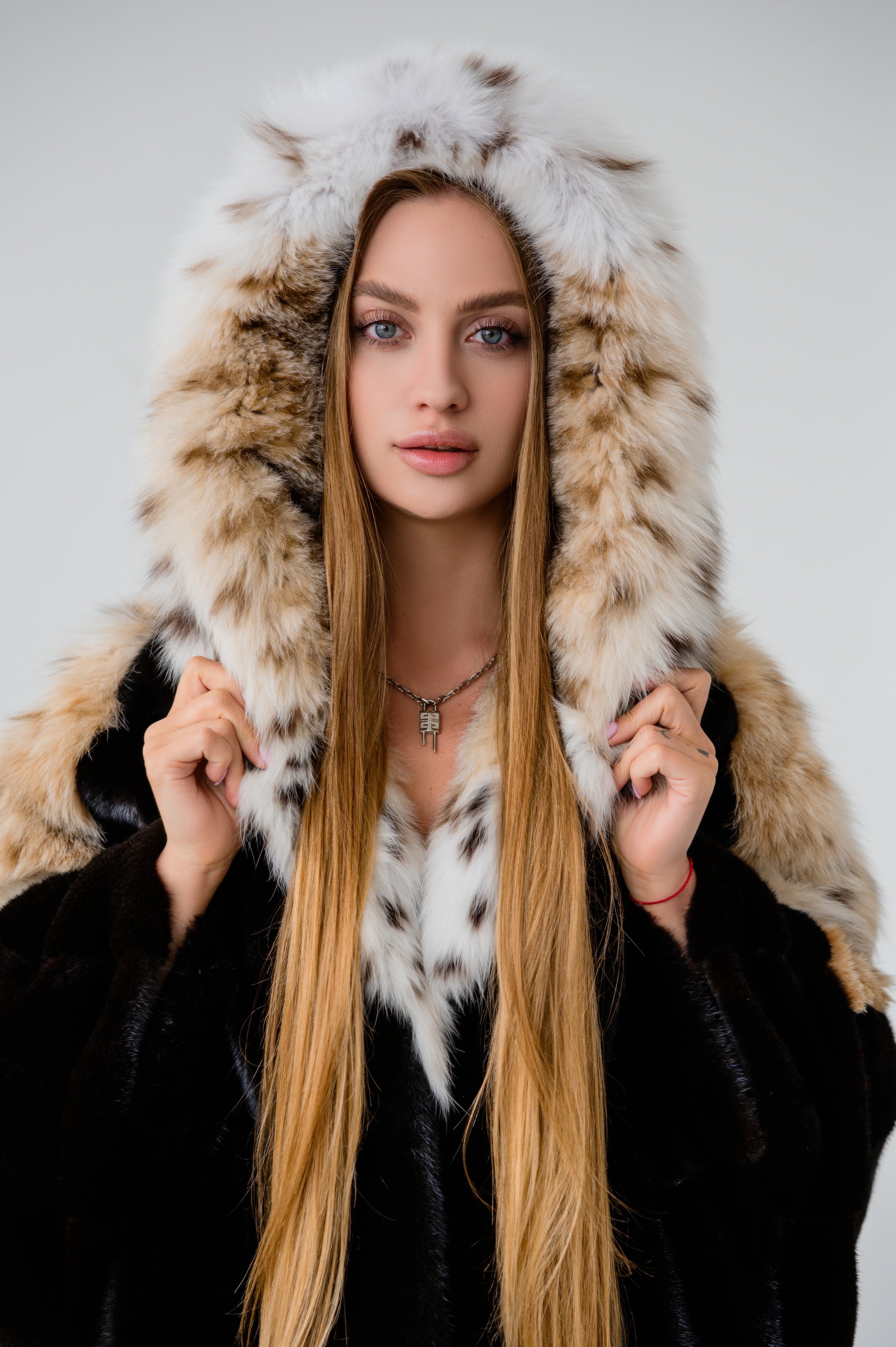 Blackglama з риссю oversize – ексклюзивна шуба з капюшоном «Кобра», 80 см