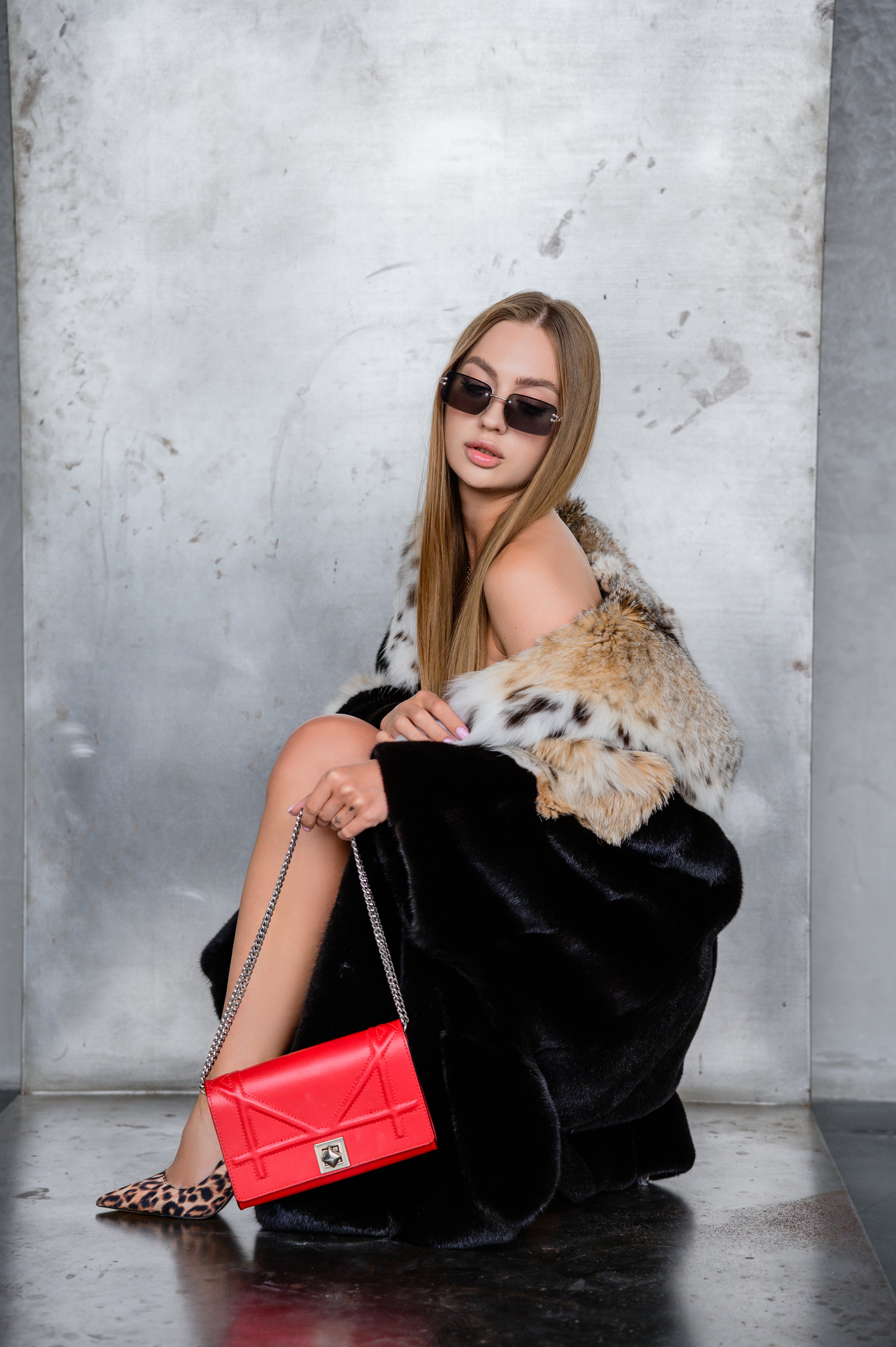 Blackglama з риссю oversize – ексклюзивна шуба з капюшоном «Кобра», 80 см