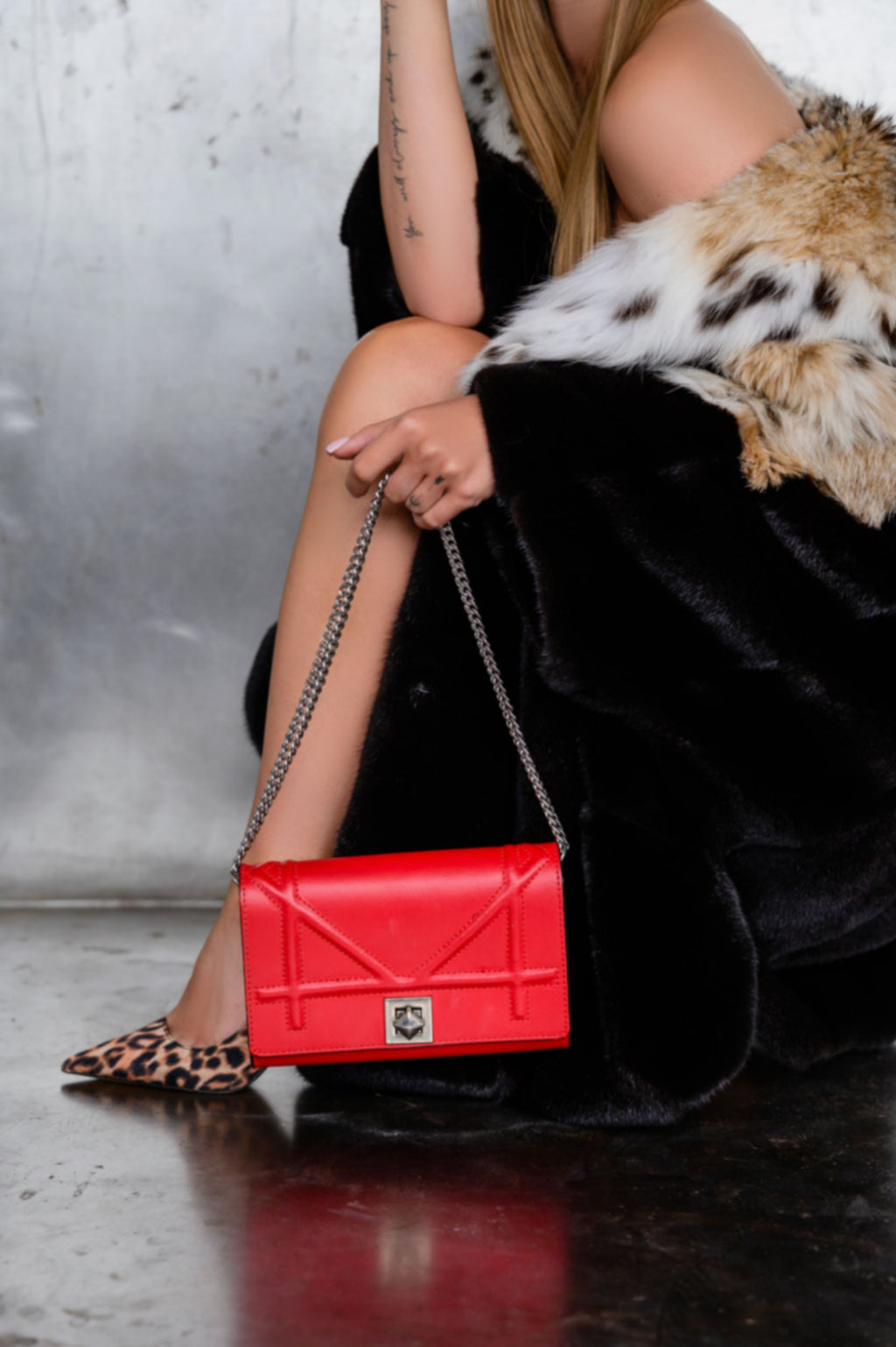 Blackglama з риссю oversize – ексклюзивна шуба з капюшоном «Кобра», 80 см