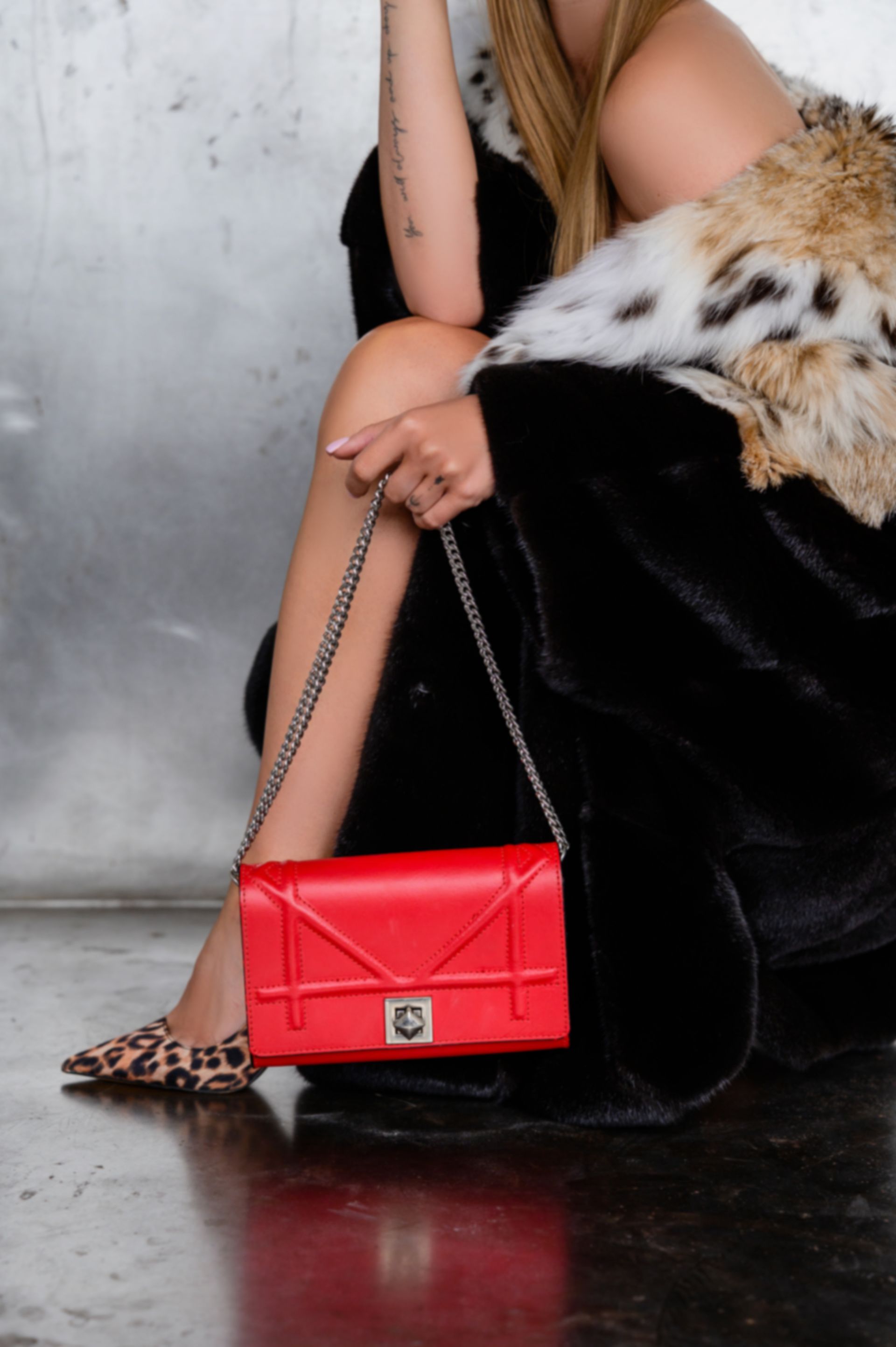 Blackglama з риссю oversize – ексклюзивна шуба з капюшоном «Кобра», 80 см