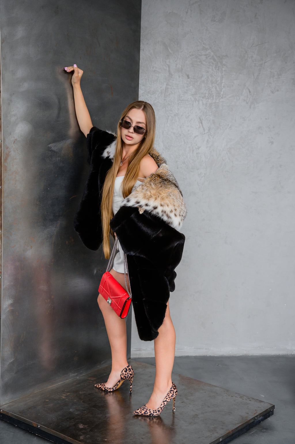 Blackglama з риссю oversize – ексклюзивна шуба з капюшоном «Кобра», 80 см