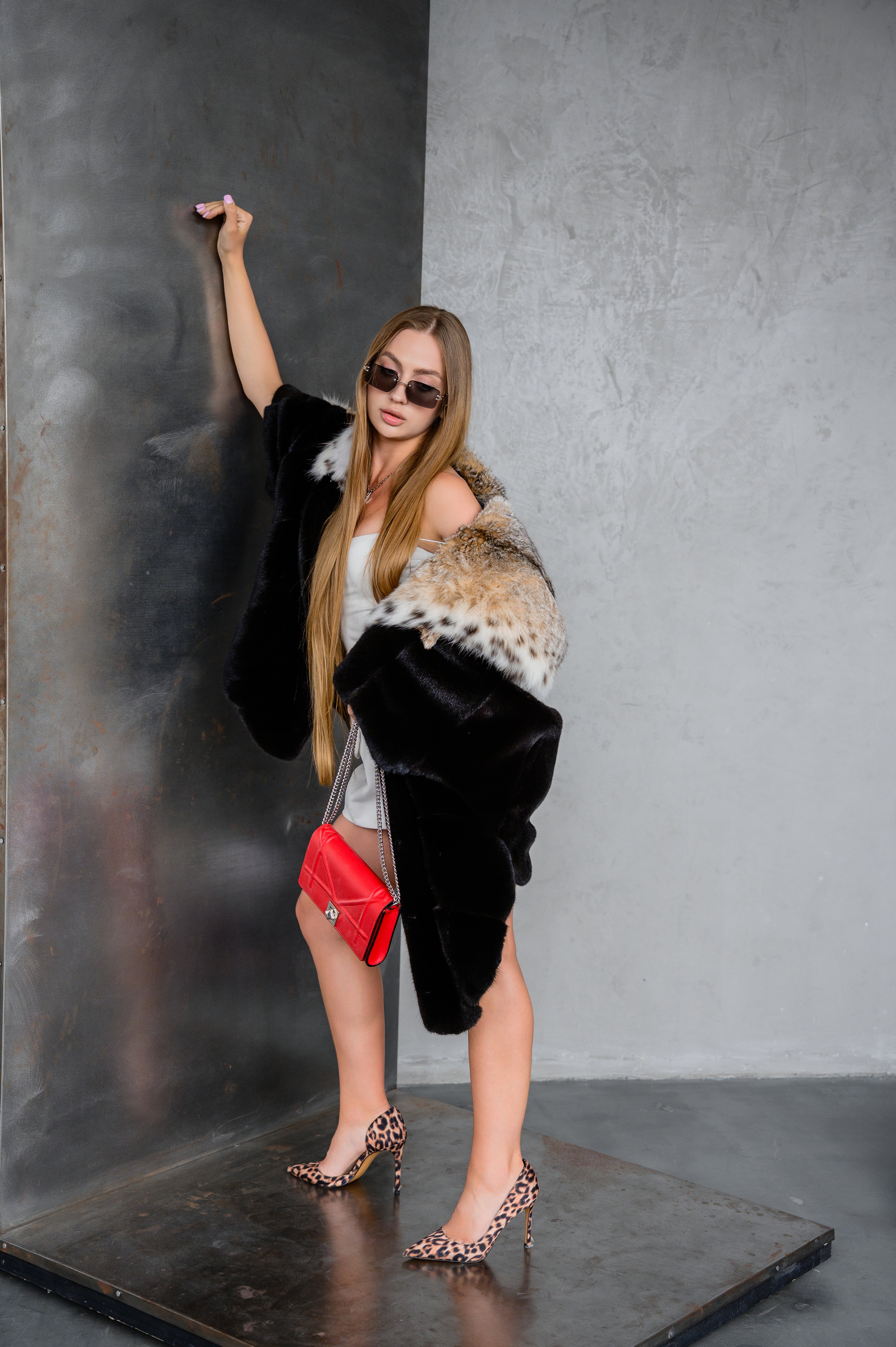 Blackglama з риссю oversize – ексклюзивна шуба з капюшоном «Кобра», 80 см