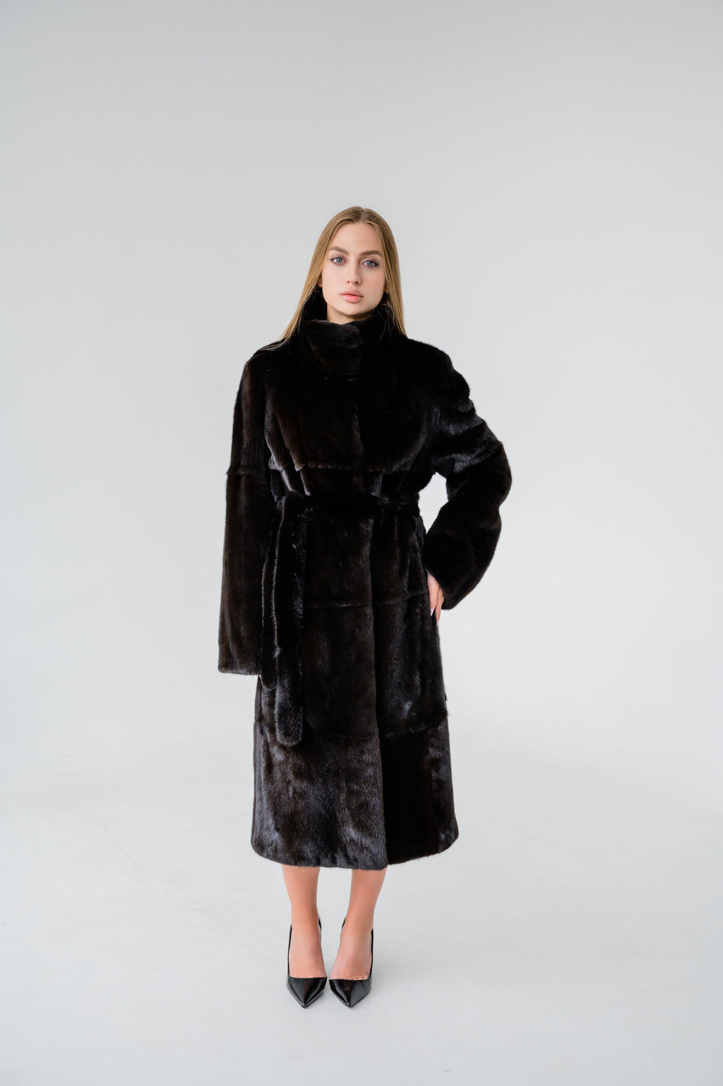 Шуба із хутра норки Black Velvet зі стійкою – 110 см