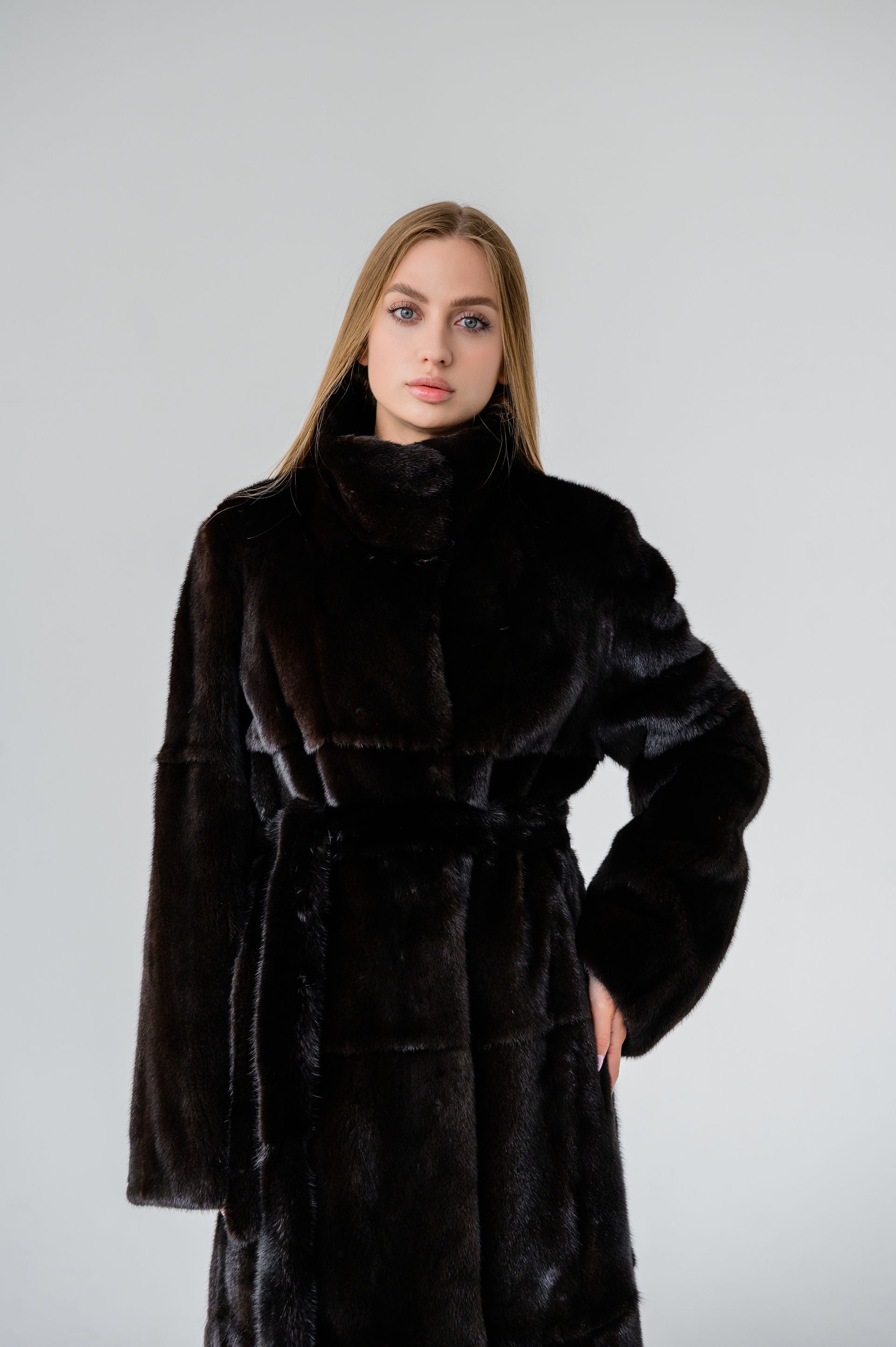 Шуба із хутра норки Black Velvet зі стійкою – 110 см