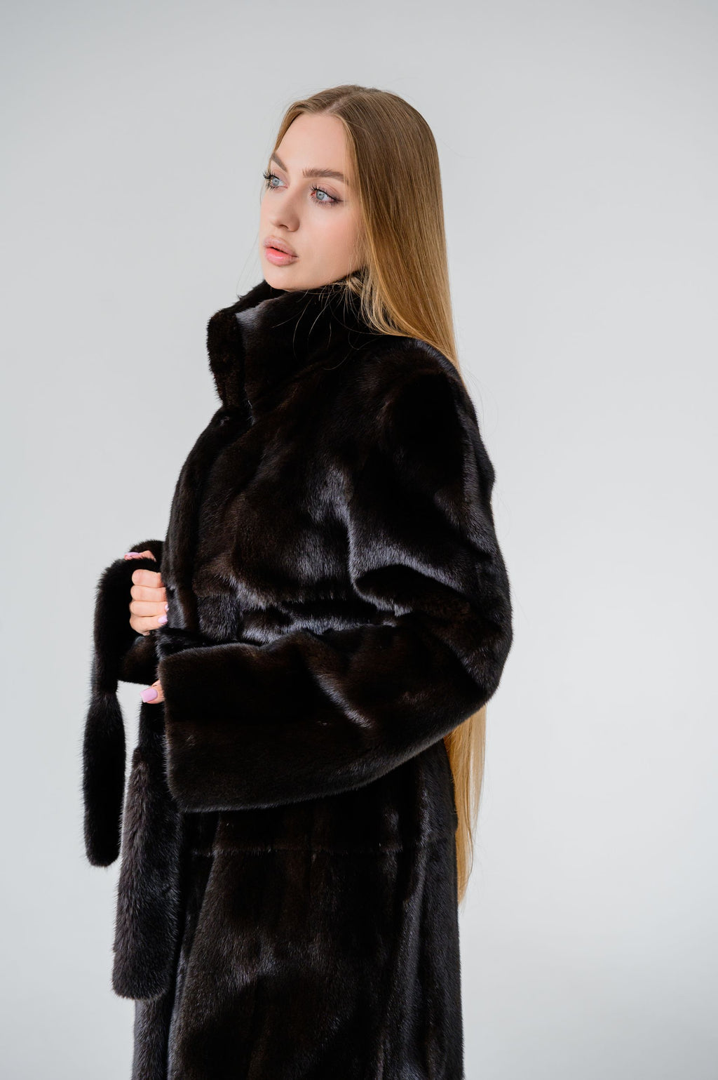 Шуба із хутра норки Black Velvet зі стійкою – 110 см