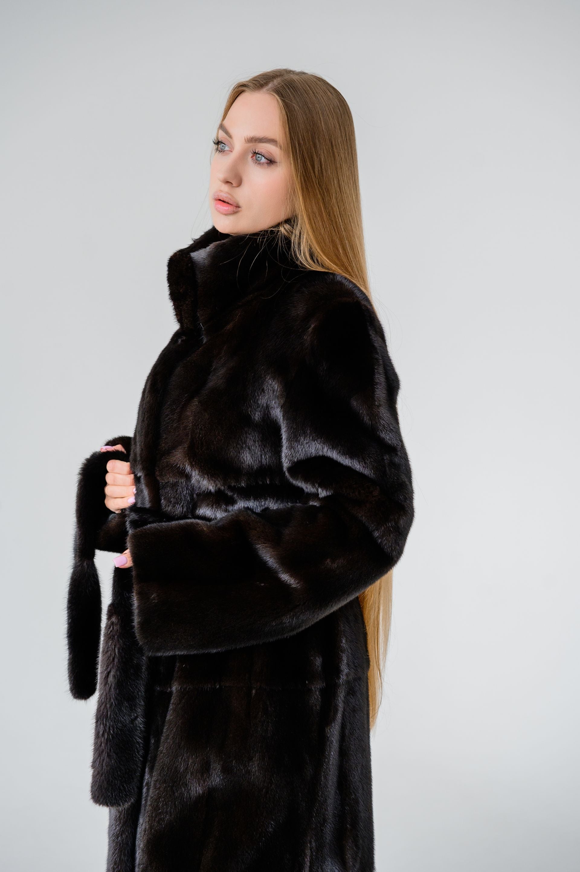 Шуба із хутра норки Black Velvet зі стійкою – 110 см