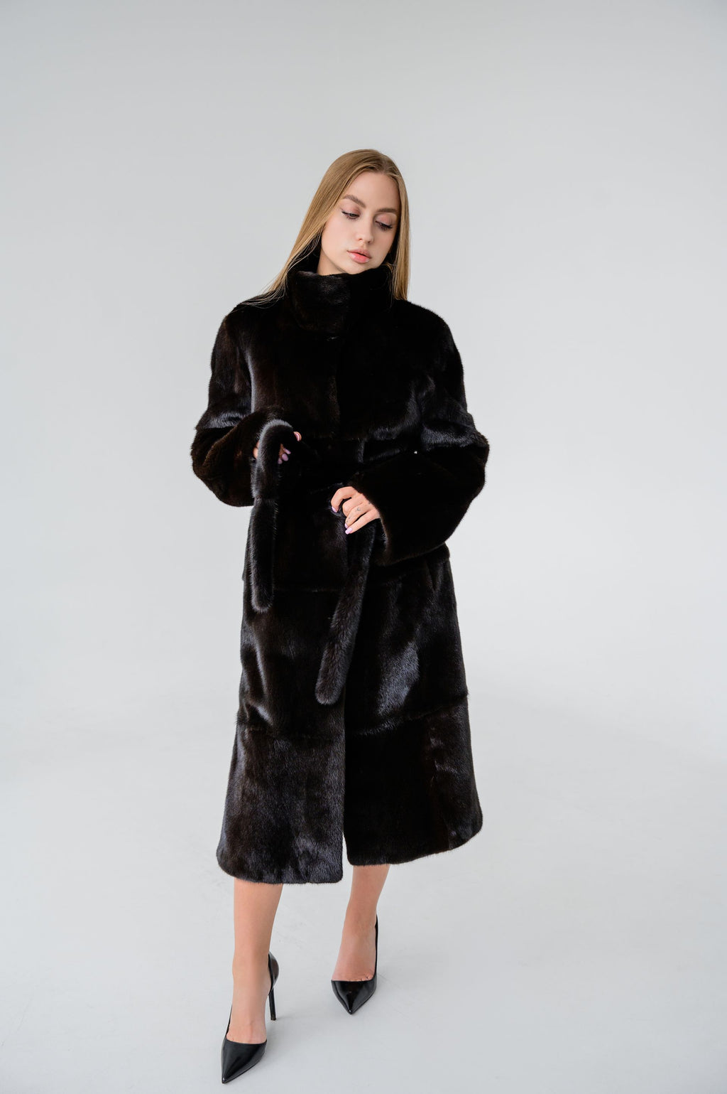 Шуба із хутра норки Black Velvet зі стійкою – 110 см