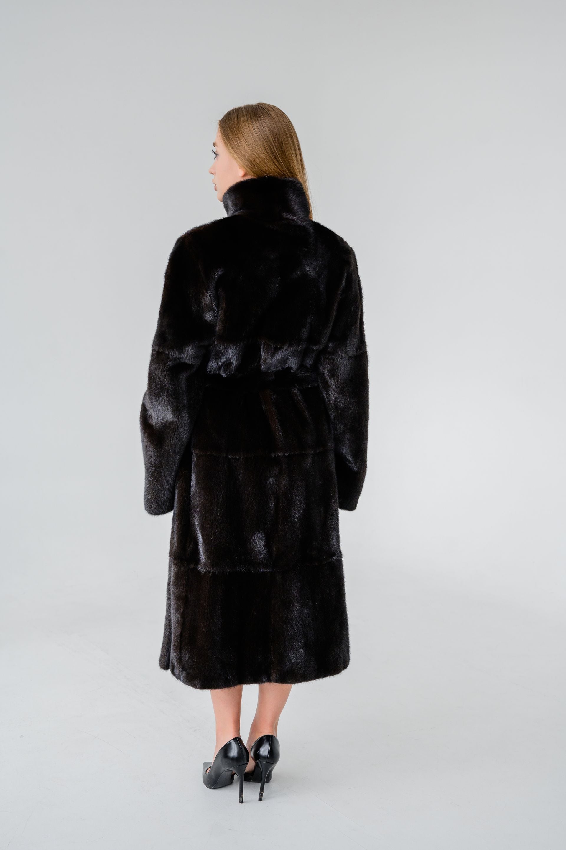 Шуба із хутра норки Black Velvet зі стійкою – 110 см