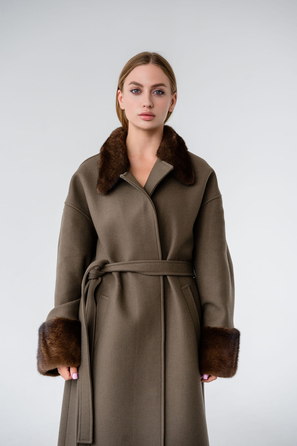 Пальто з оздобленням норки - коричневе, 118 см.